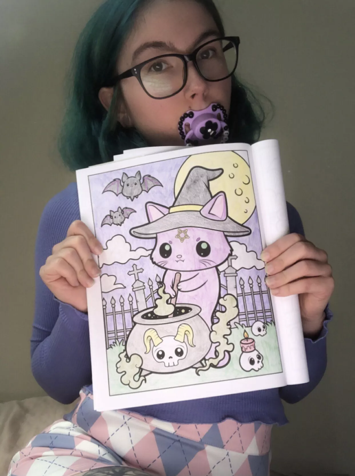 I colored a picture for spooky season ðŸŒ™âœ¨