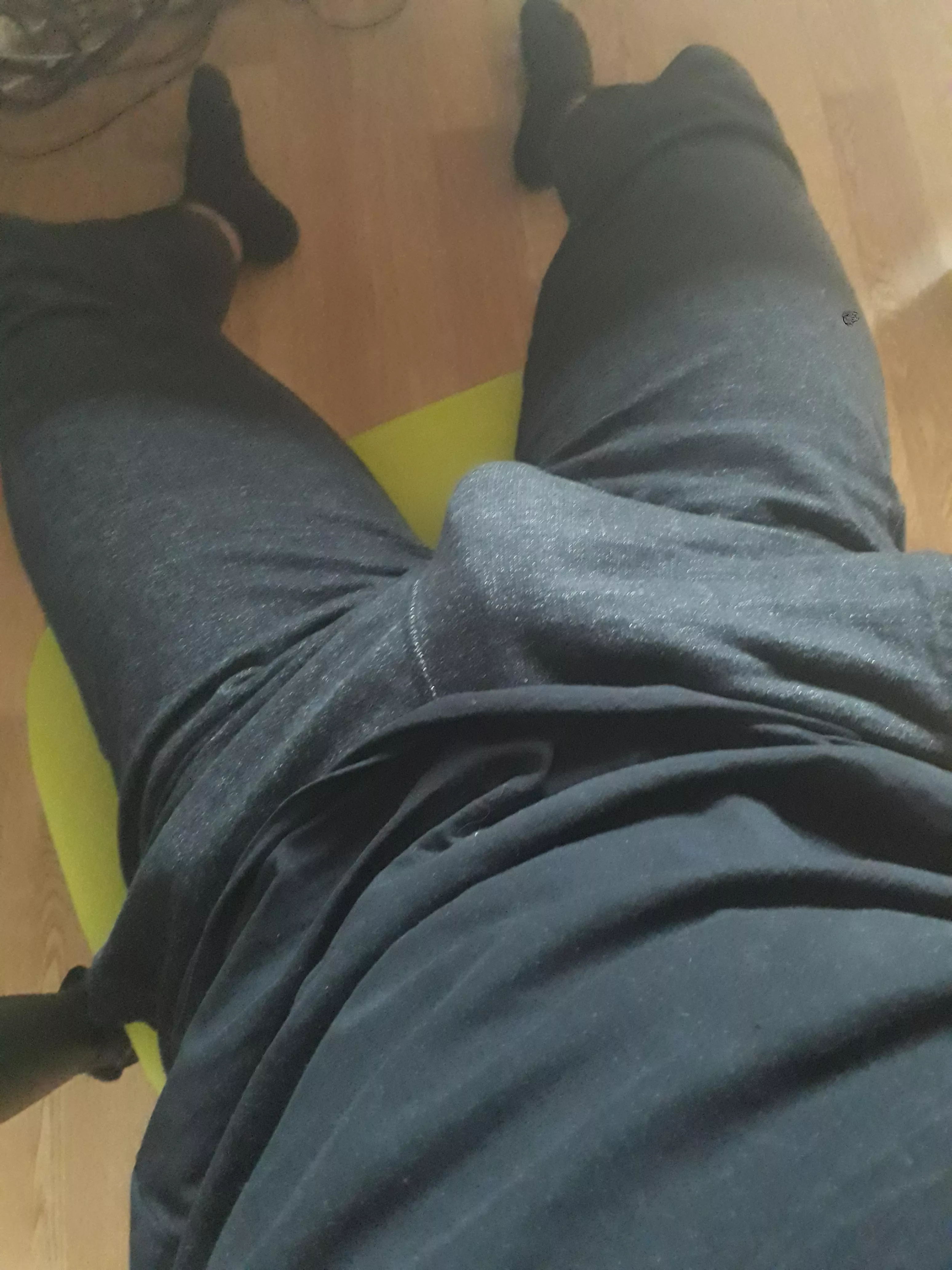 I dont need gray sweatpants to have a visible bulge