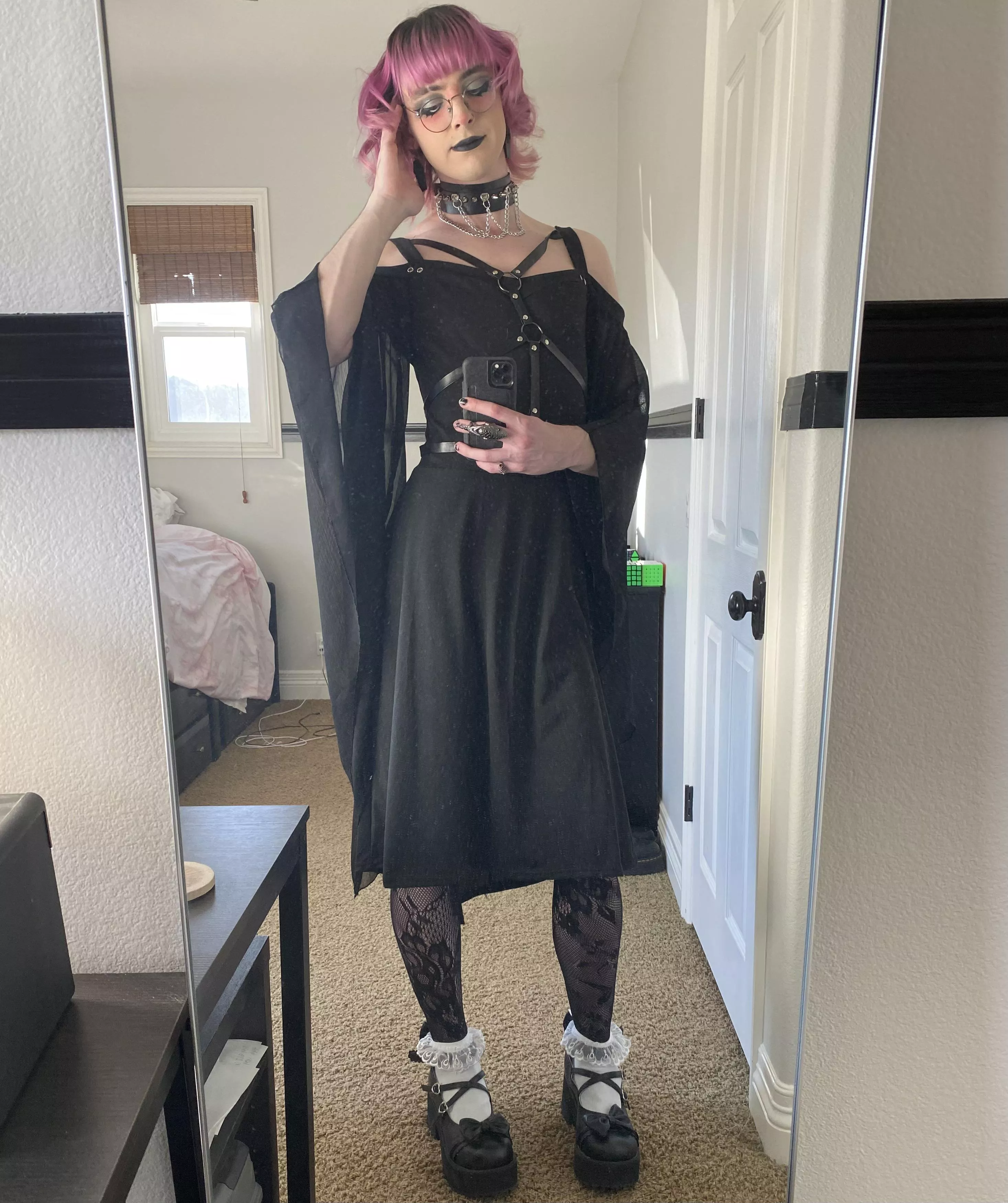 I feel like a hot witch in this dress 🖤