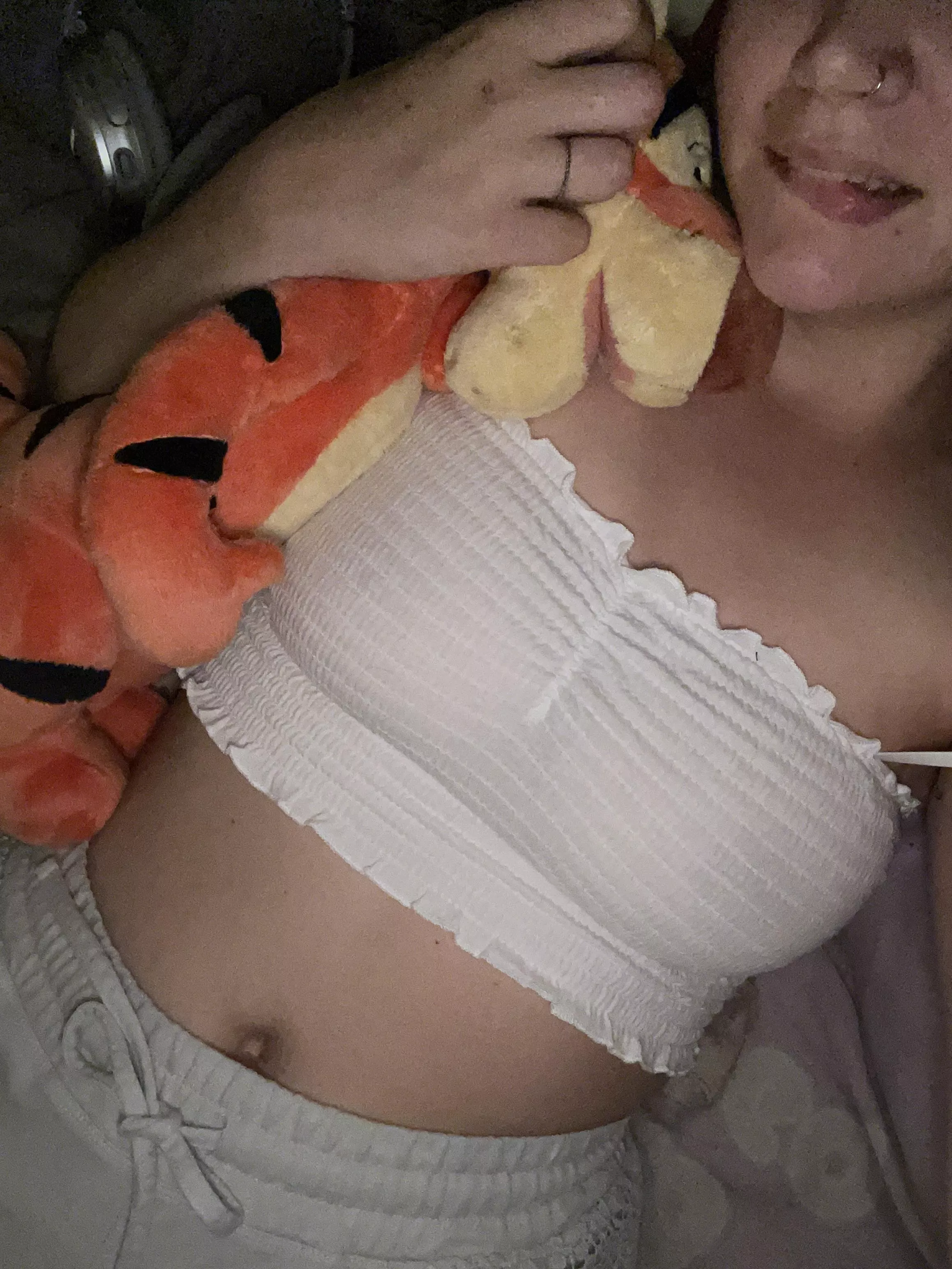 I get to cuddle tigger in my new top â˜ºï¸