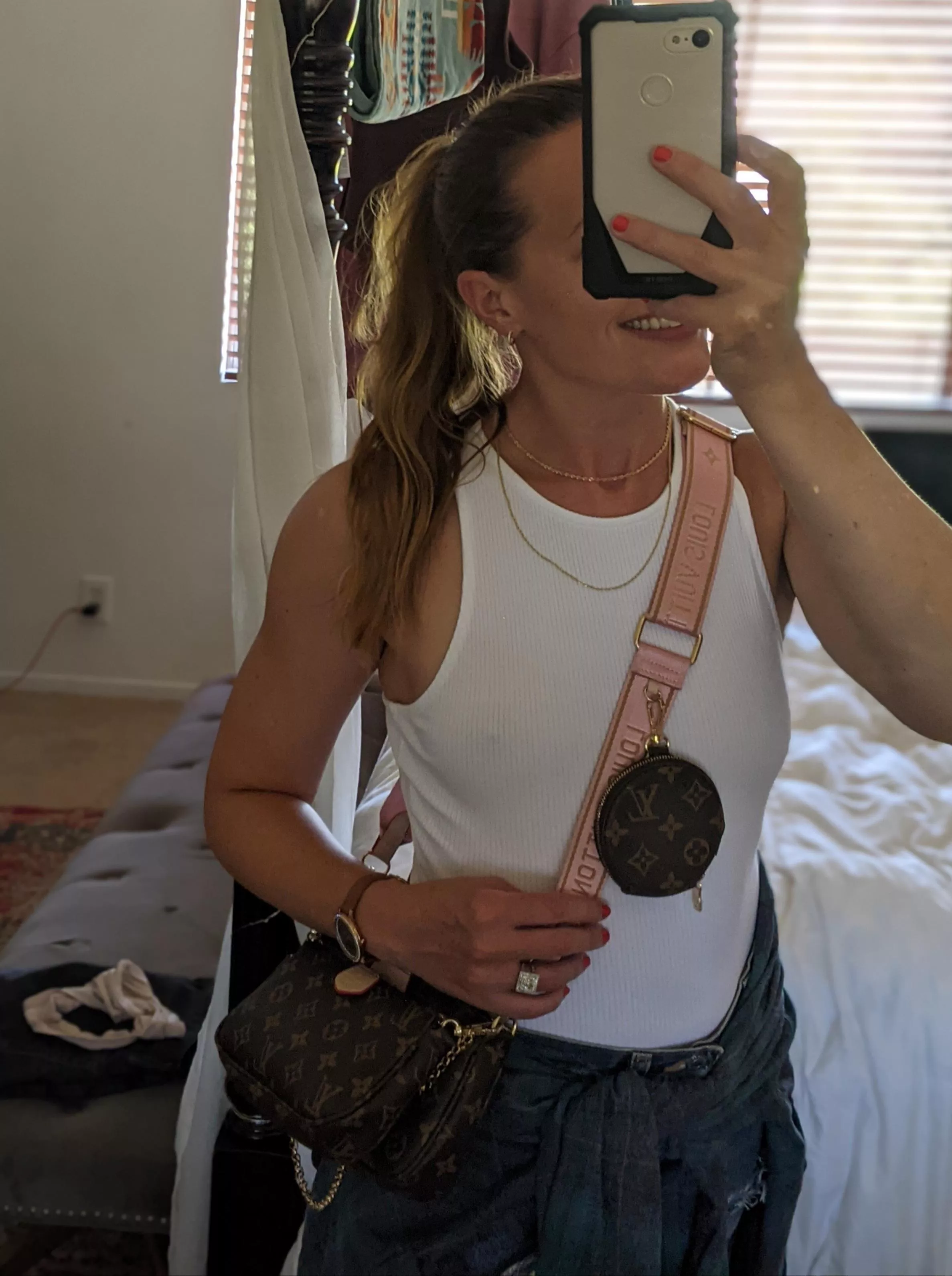 I hope its okay for this fit MILF to post clothed sometimes😘💕