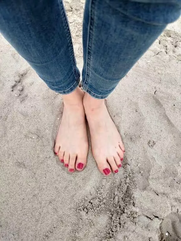 I hope you don’t mind my feet are a bit sandy?