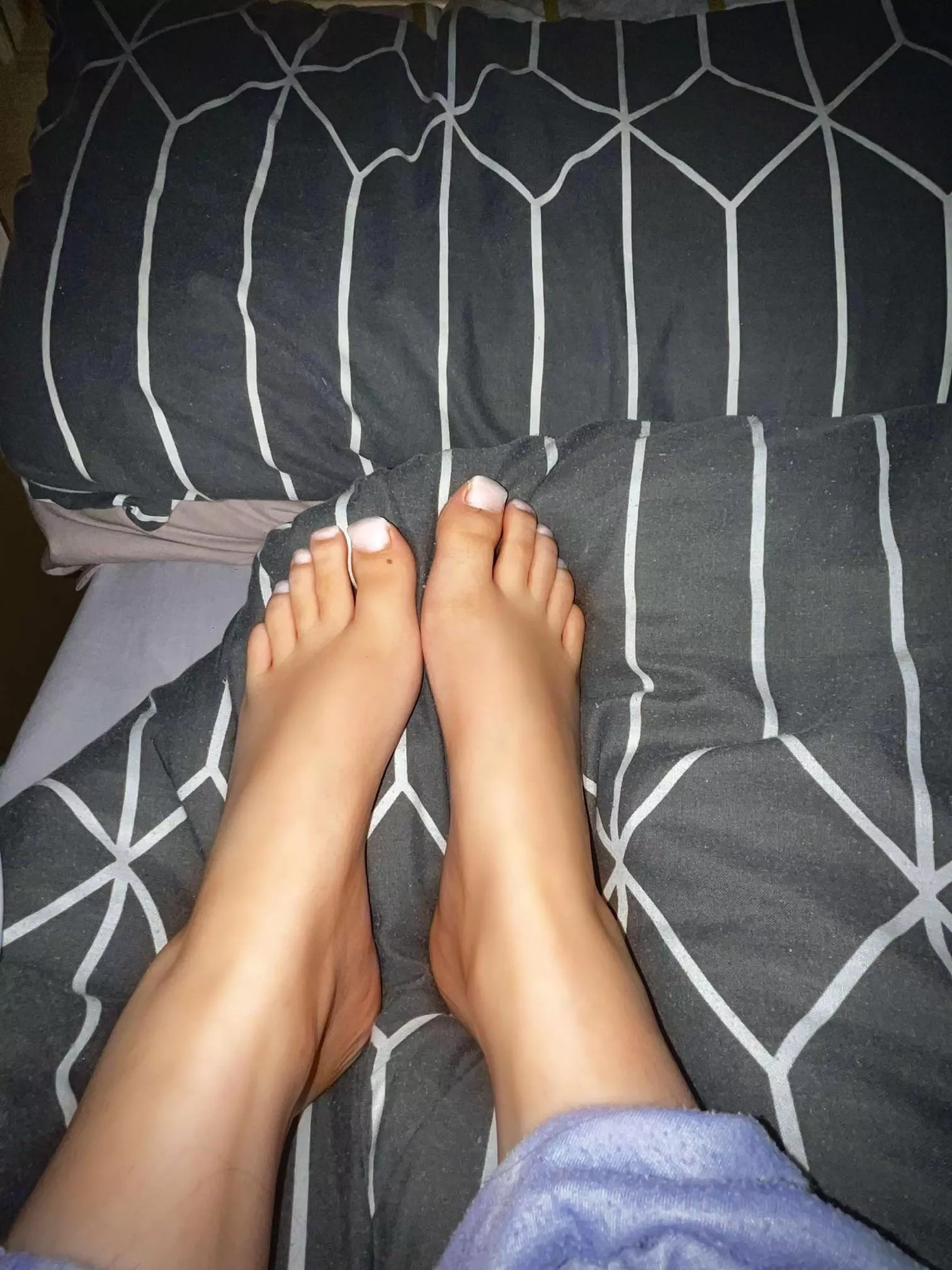 I hope you enjoy my petite 18 year old toes xx