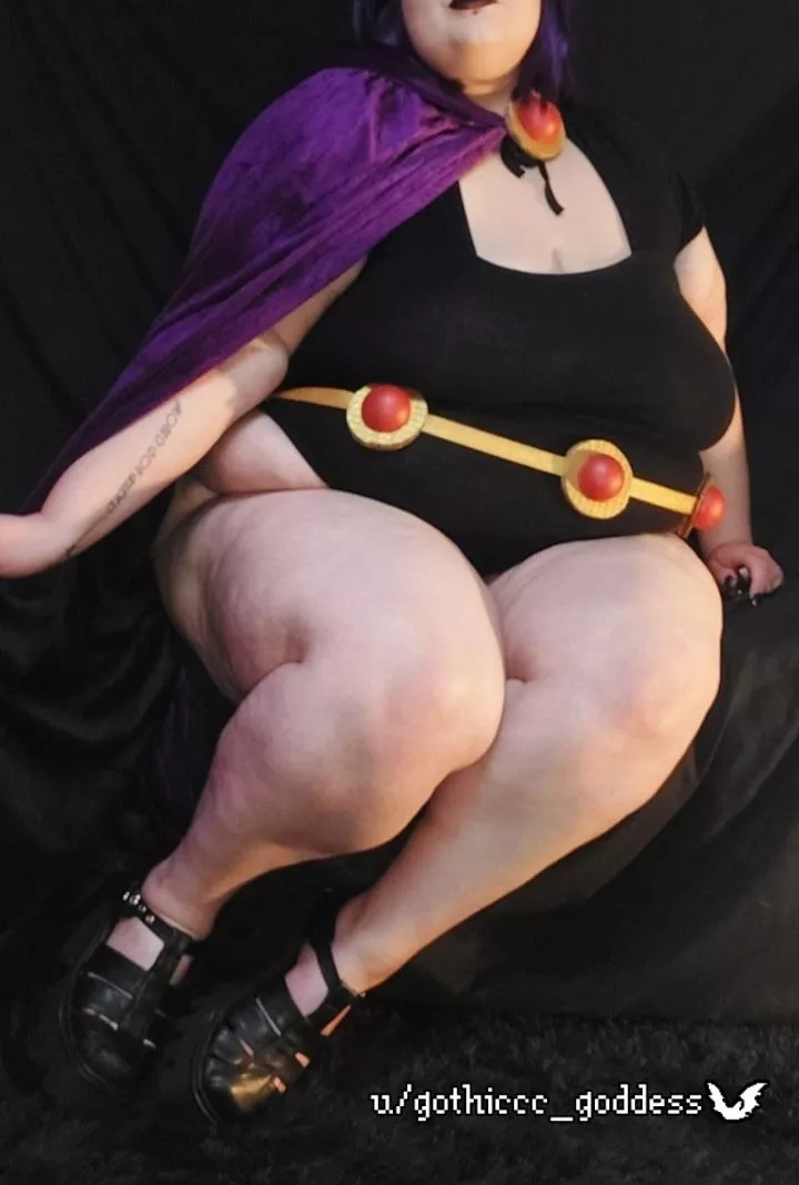 I hope you're not sick of my fat Raven costumeðŸ˜…ðŸ’œ