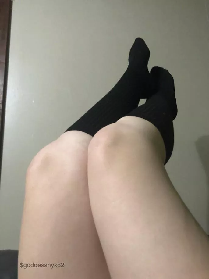 I just adore wearing long socks ðŸ–¤