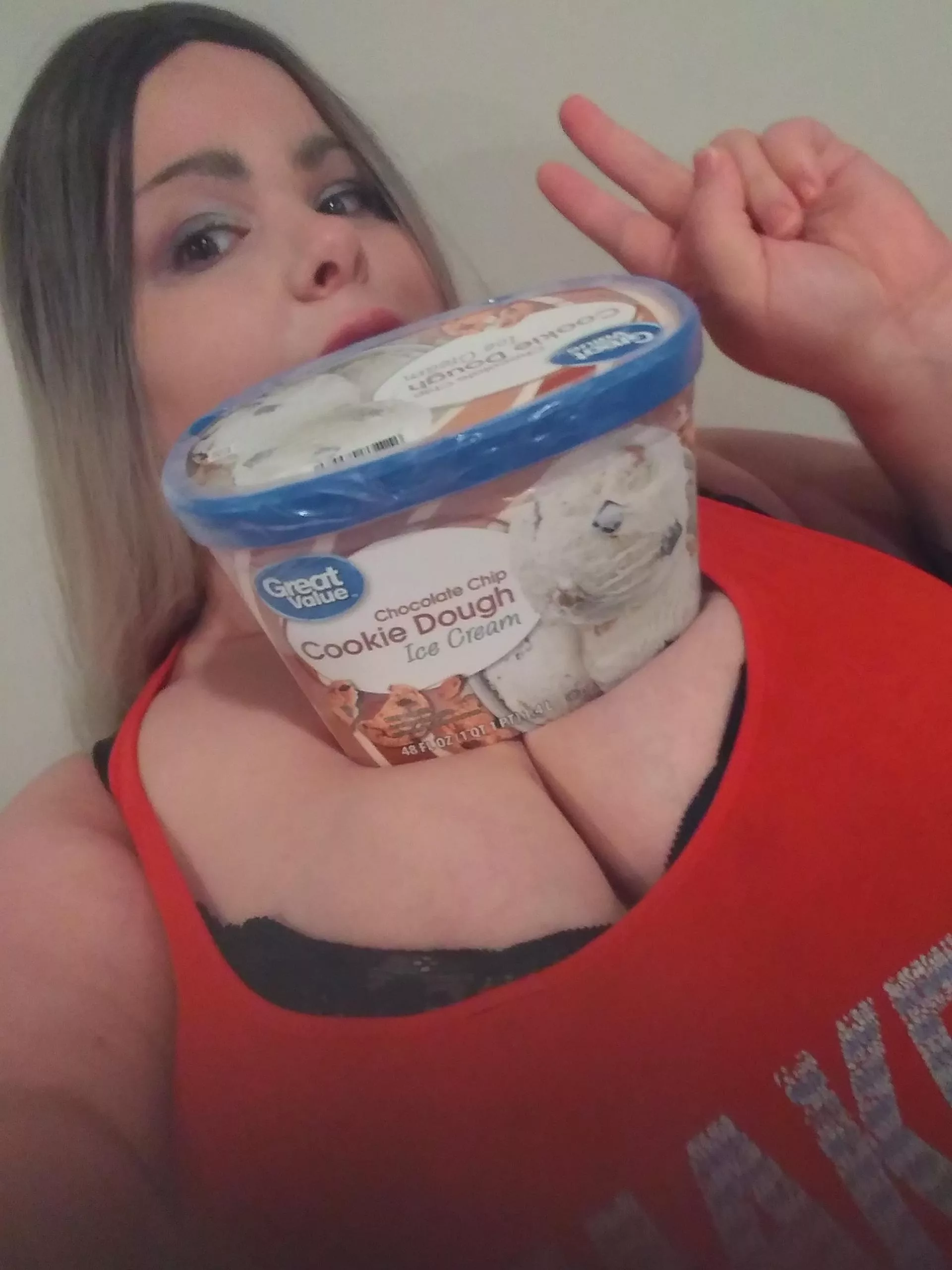 I just made a video with me eating ice cream and talking about how I got into feederism and started gaining... Let me know if you wanna watch me eat and hear my plump piggy gaining storyðŸ¨ðŸ®