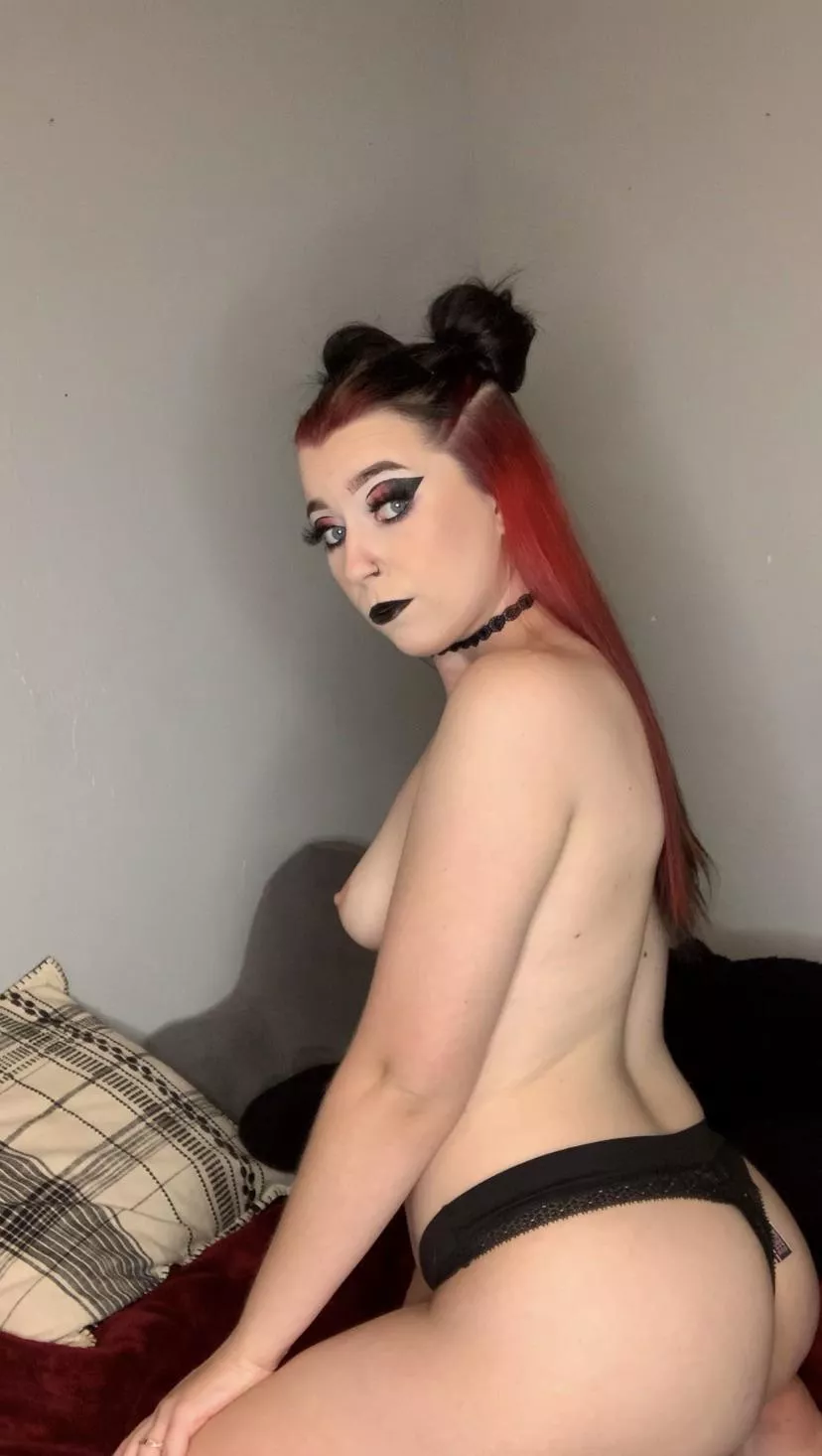 I just want to be your new favorite goth slut ðŸ˜ˆ