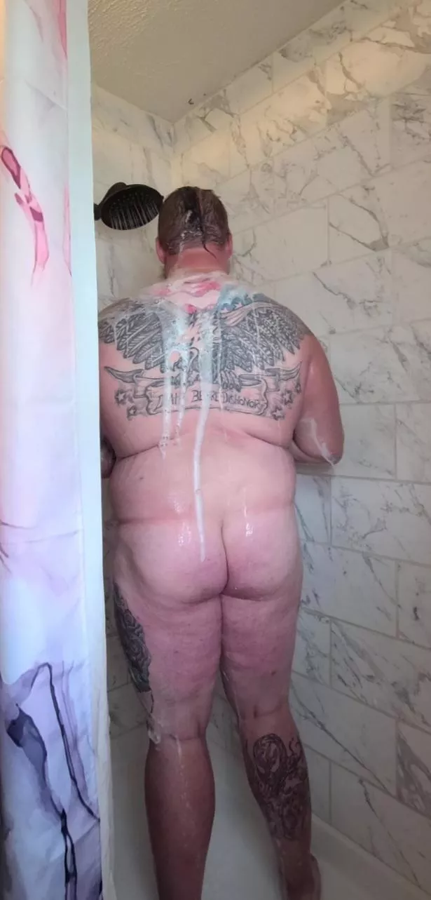 I know soapy titty pics are in, how about soapy ass pics?!