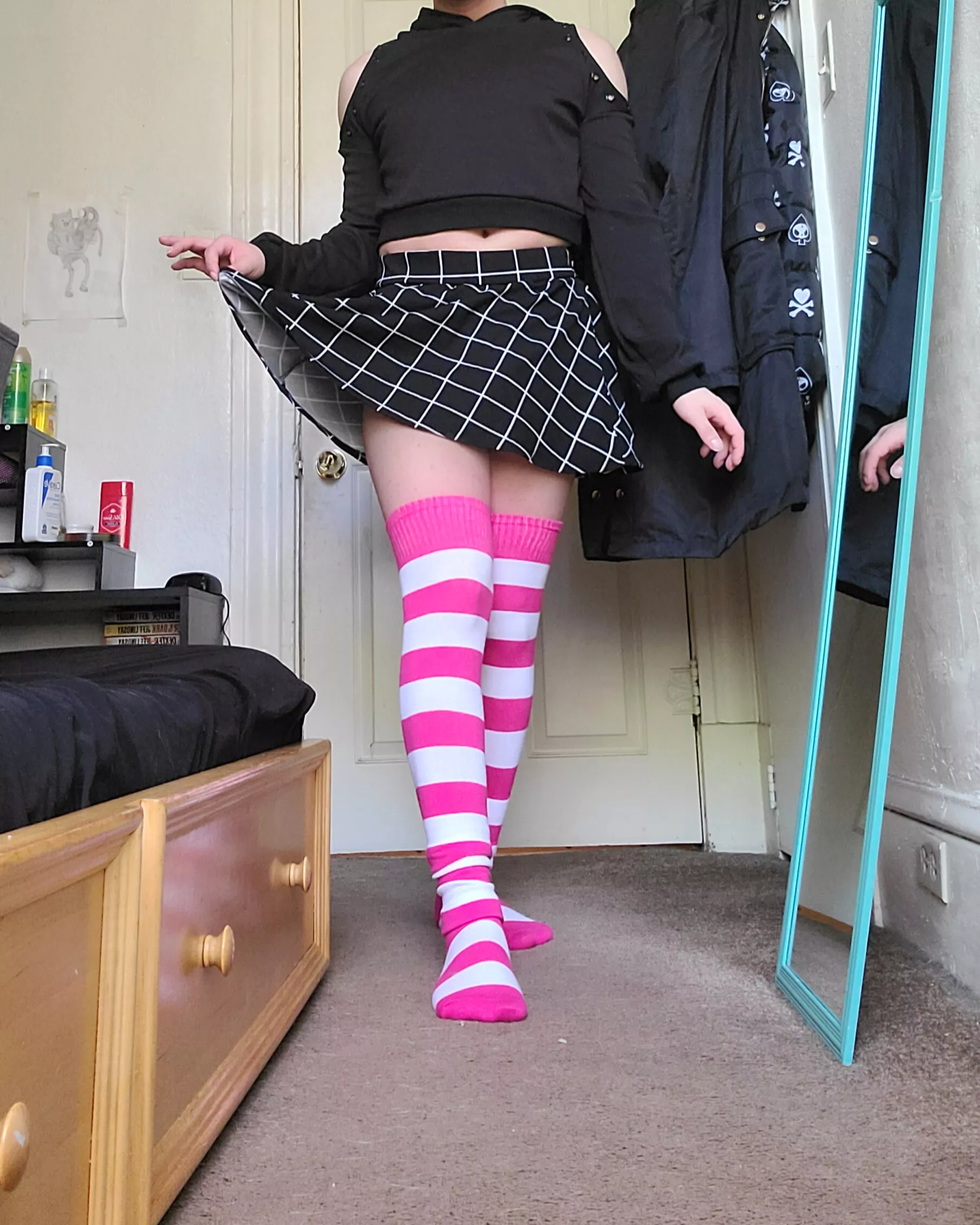 I know the socks don't match, but something tells me you guys won't mind ;P