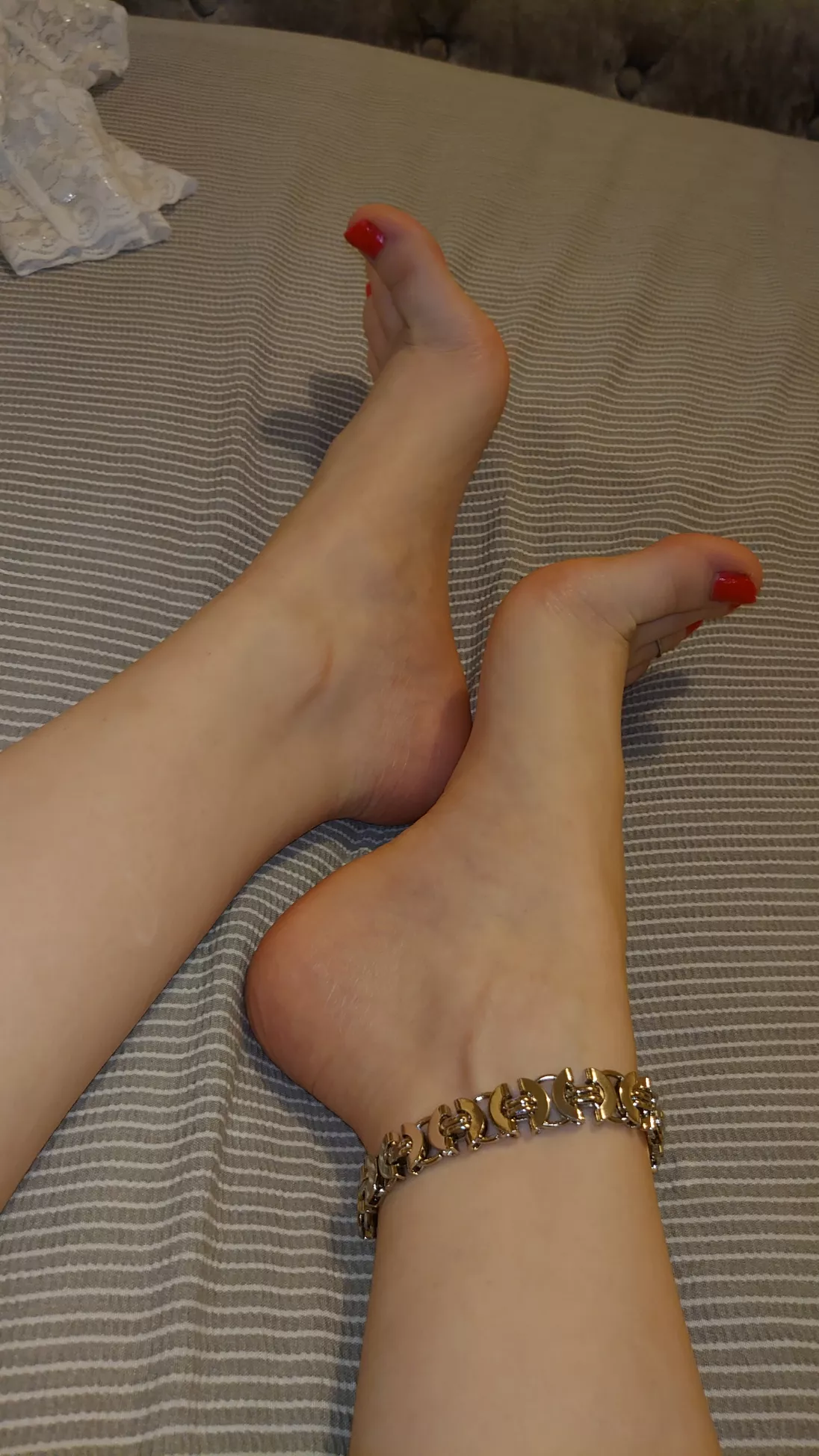 I know you know that I have the sexiest feet, like EVER!