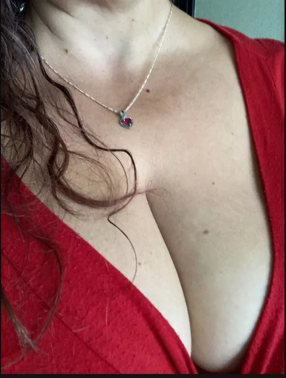 I know you usually like boobs right out, but does anyone like a bit of cleavage too?