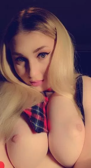 I love being a big titty blondeðŸ˜‹