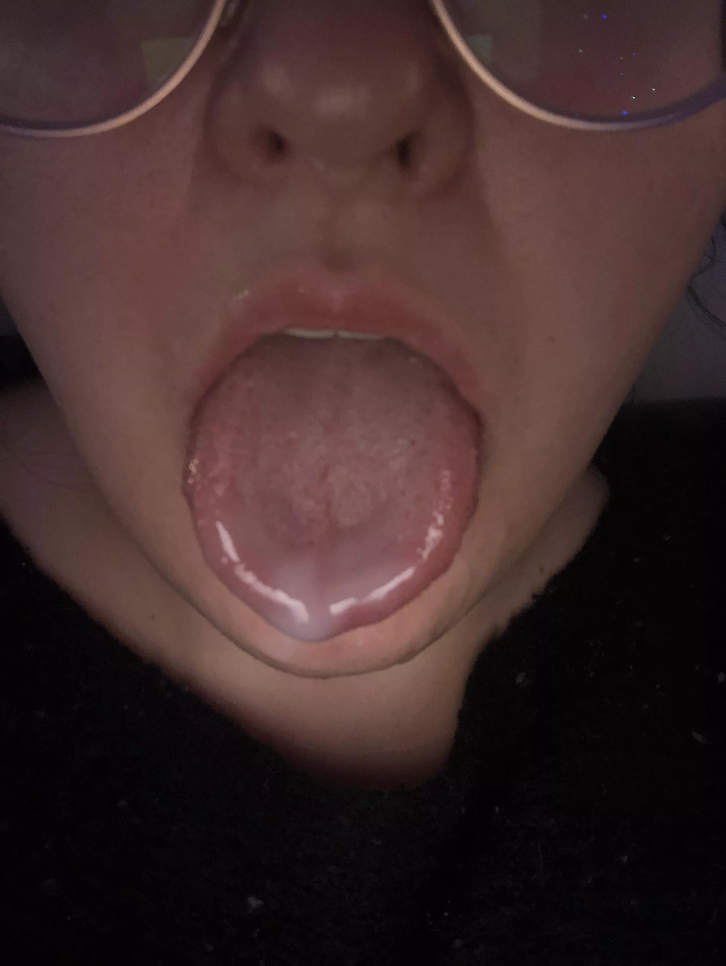 I love cum on my tongue 🤤