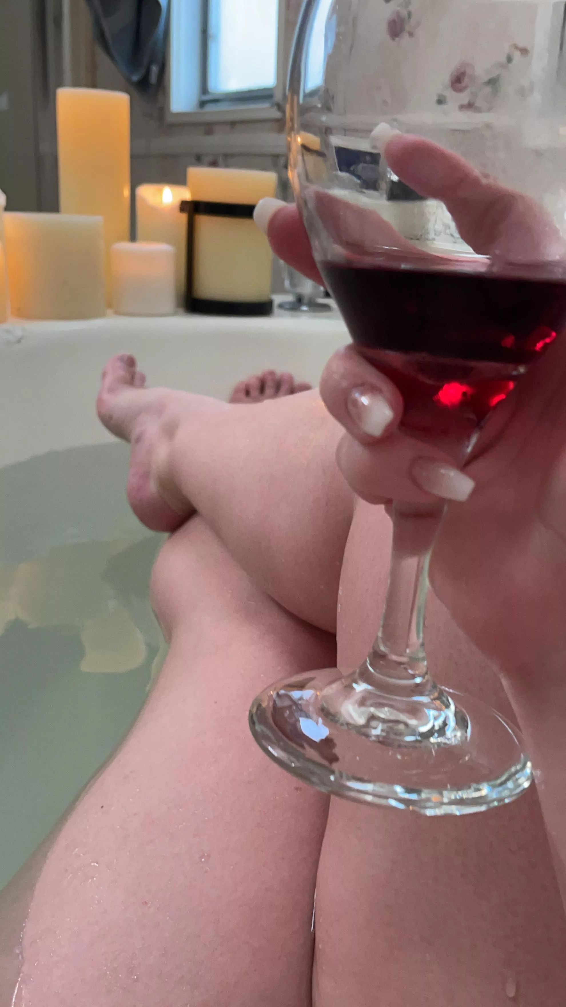 I love enjoying myself while my tiny clitty beta boys take care of everything for me just because I tell them too ☺️ [domme]