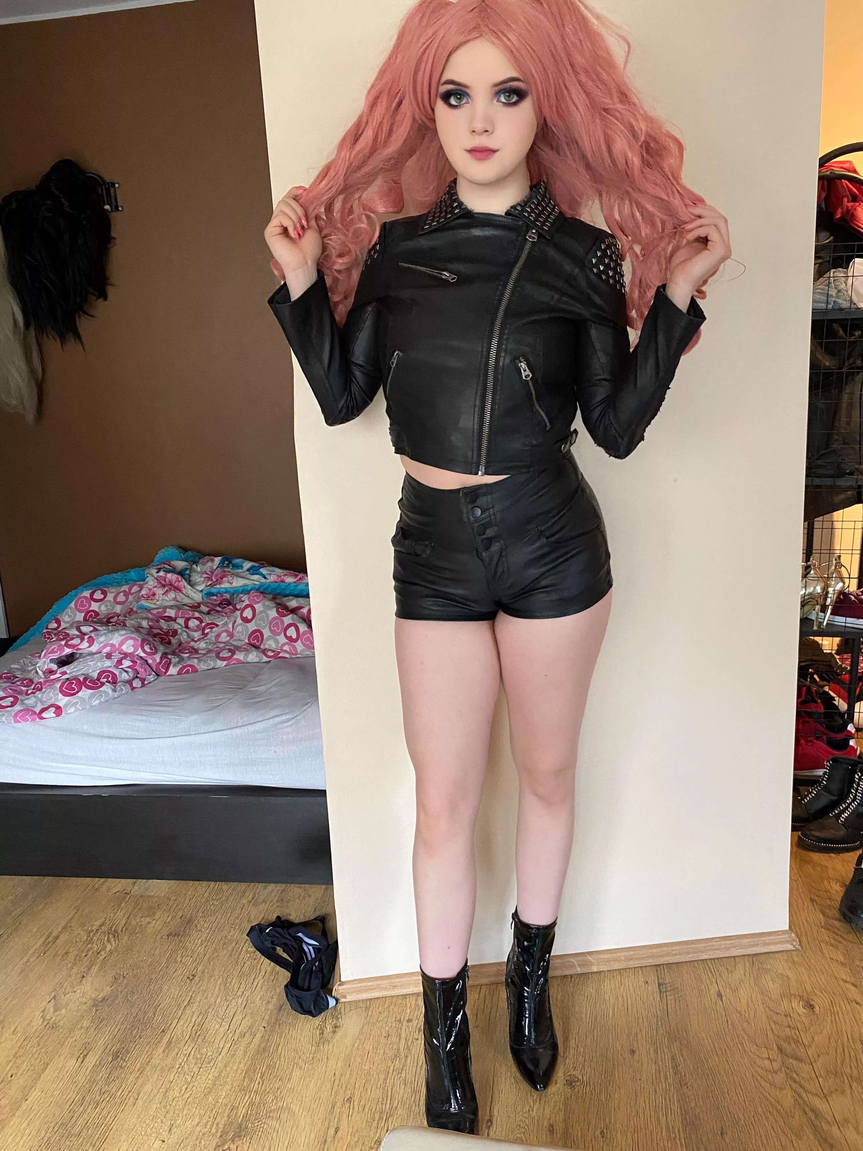 I love my tight leather shorts ðŸ¥°