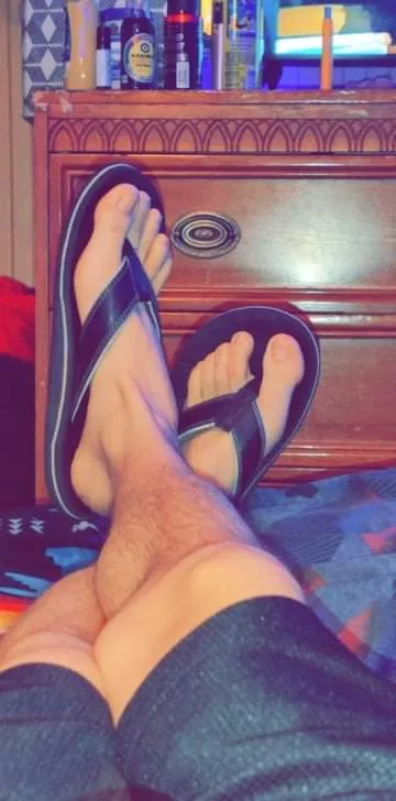 I love showing off my feet not gonna lie