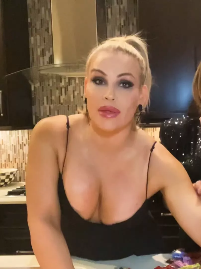 I love that Nattie went from being such a serious wrestler to a thirsty thot with big fake lips and tits