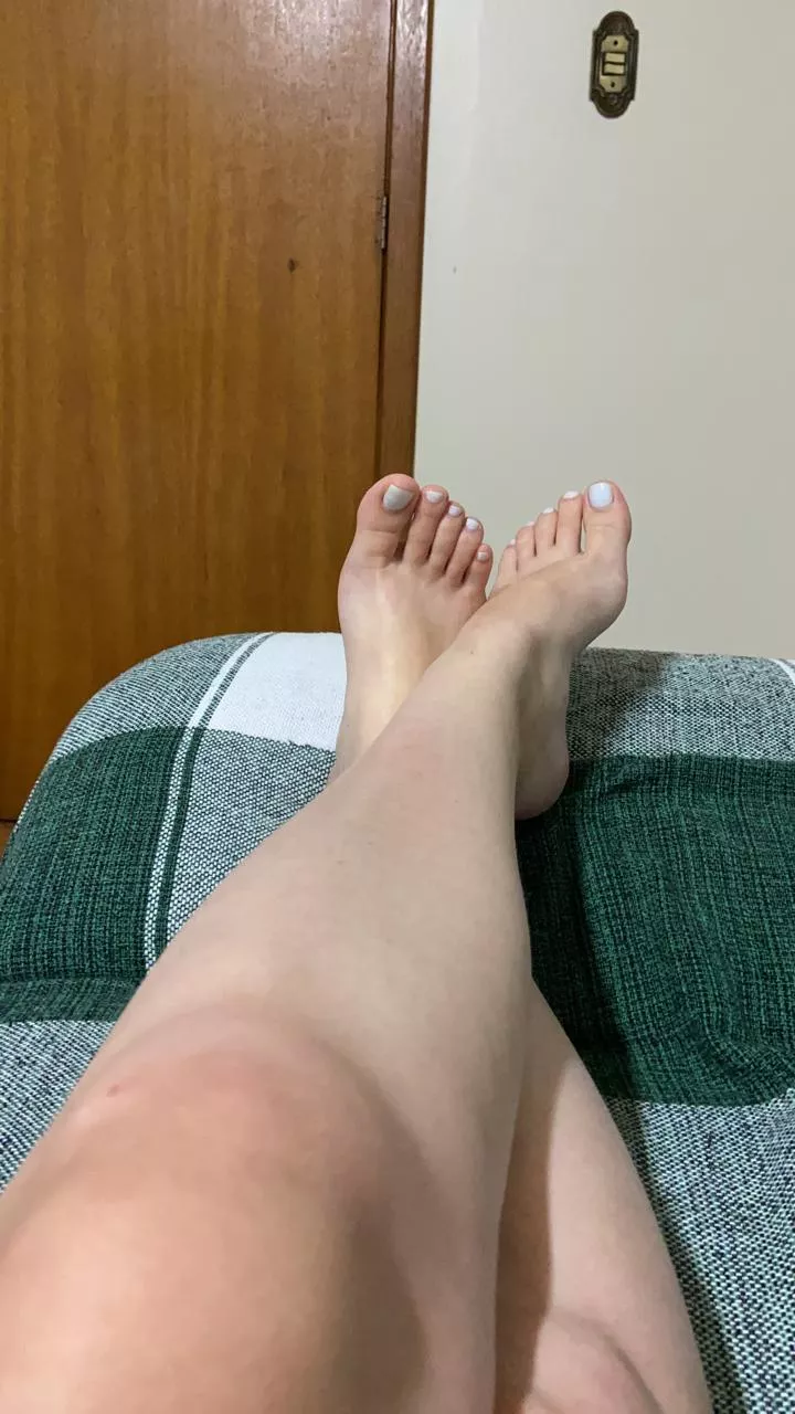 I love the shape of my toes and arches in this photo. What do you think?