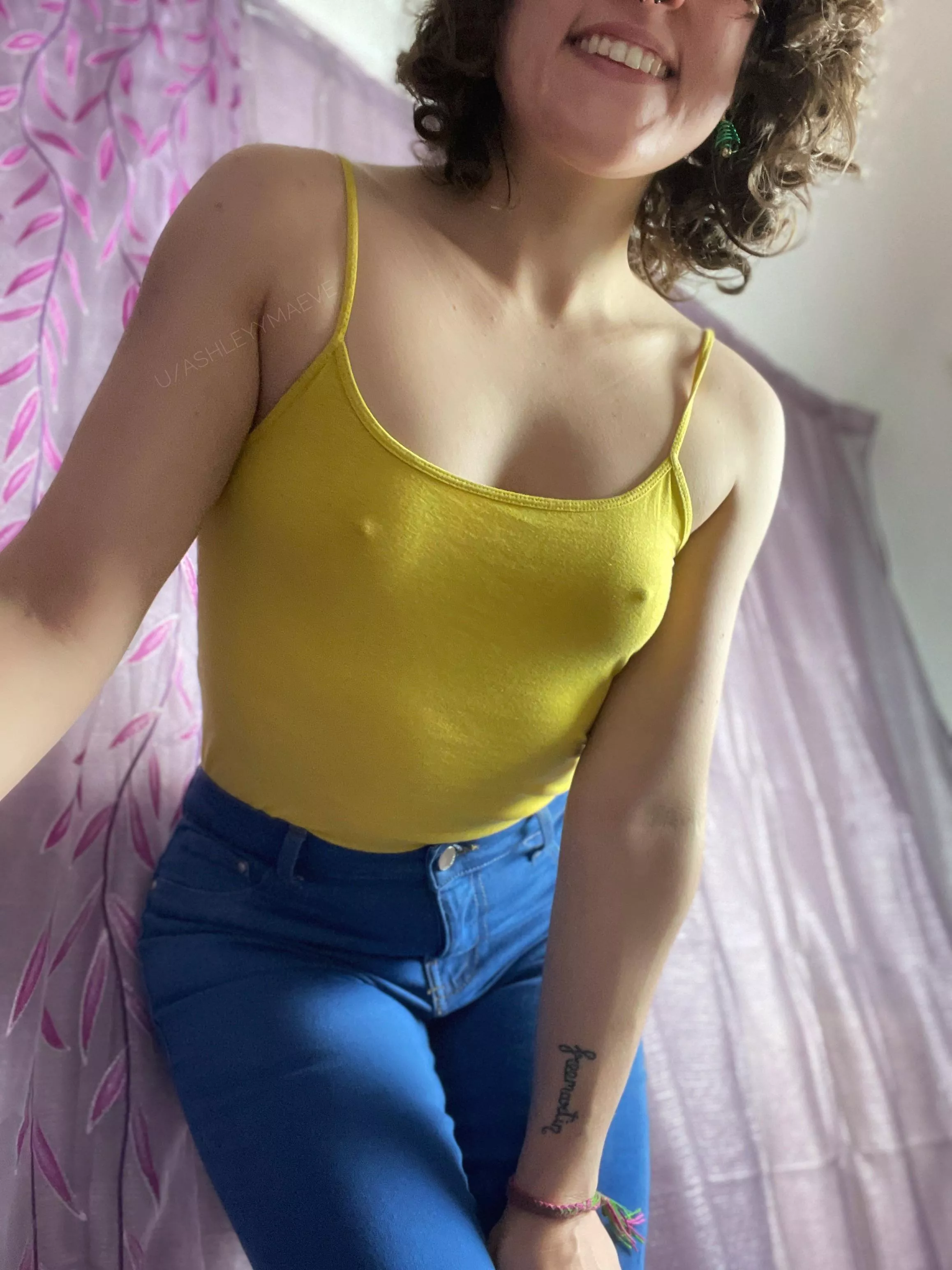 I love this yellow top