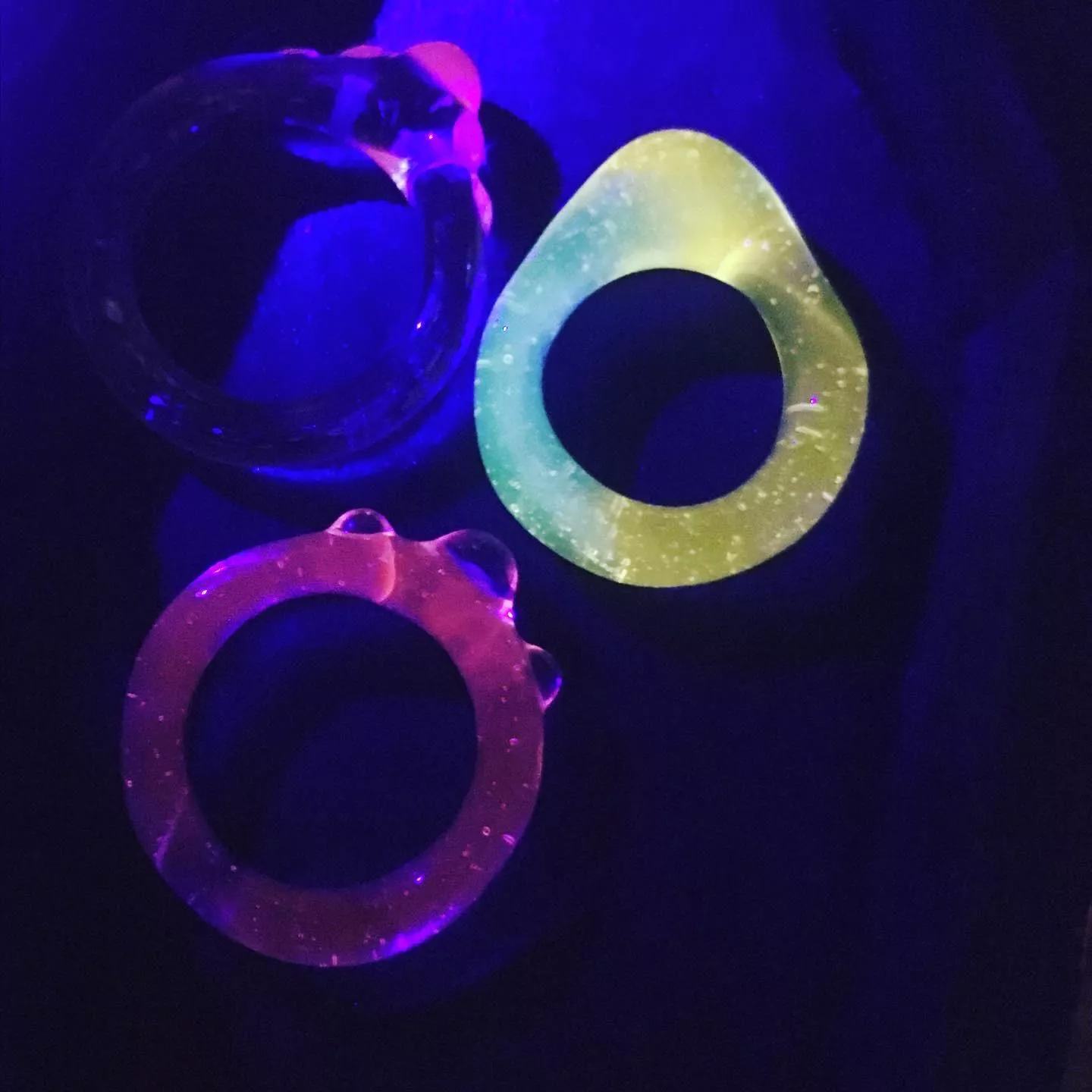 I made some cute rings with UV reactive glass!