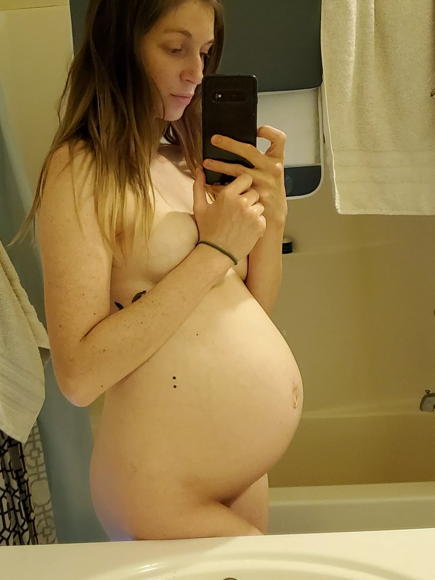 I miss my sexy big preggo tummy! Iâ€™m thinking of having anotherâ€¦. ðŸ˜ŠðŸ˜ŠðŸ˜Š