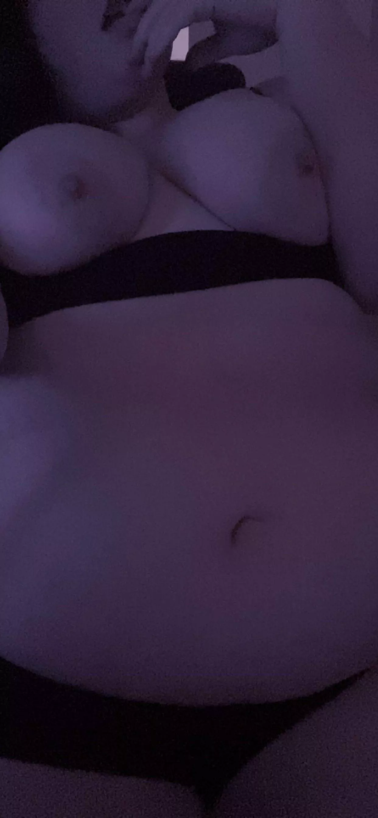 I need belly rubs and orgasms 🖤🖤😈😈