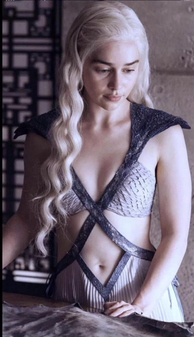 I need to be dominated and broken by Emilia Clarke