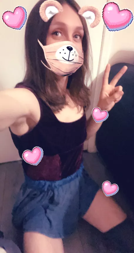 I recently showed a friend of mine that I'm a femboy and she gave me this cute velvet top!! Do you like it? :3