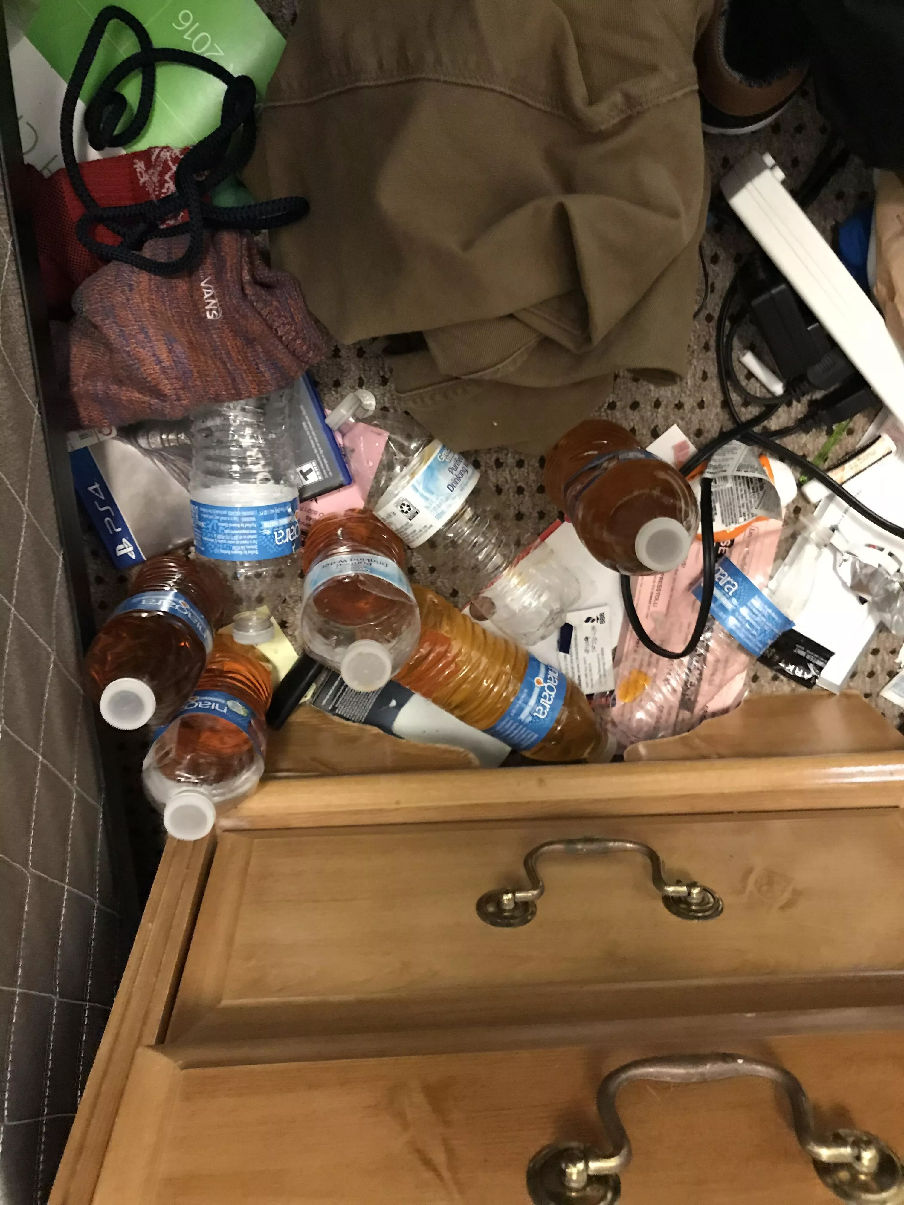 I see your roommates bathroom. Had to kick mine out because of this, those are bottles of piss. Lesson learned, donâ€™t rent to your friends.