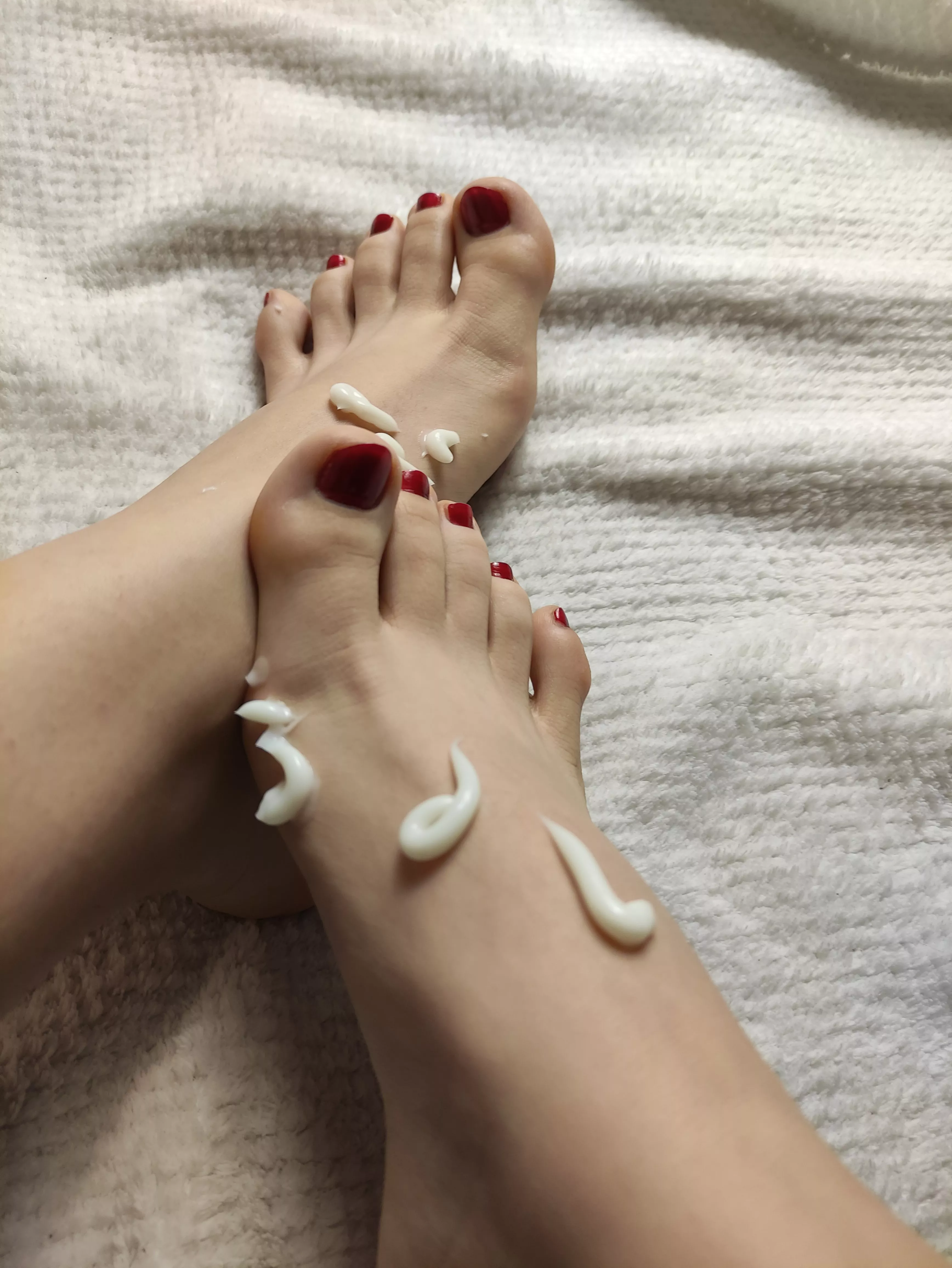 I squezzed out a lot of cream now it's time for you to rub it in my feet 🥰