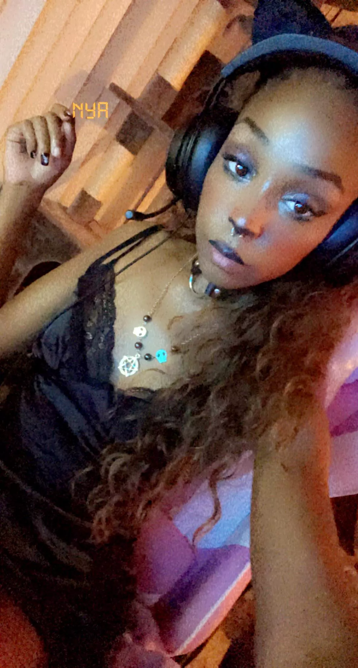 I stream on twitch https://m.twitch.tv/nymphynya/home