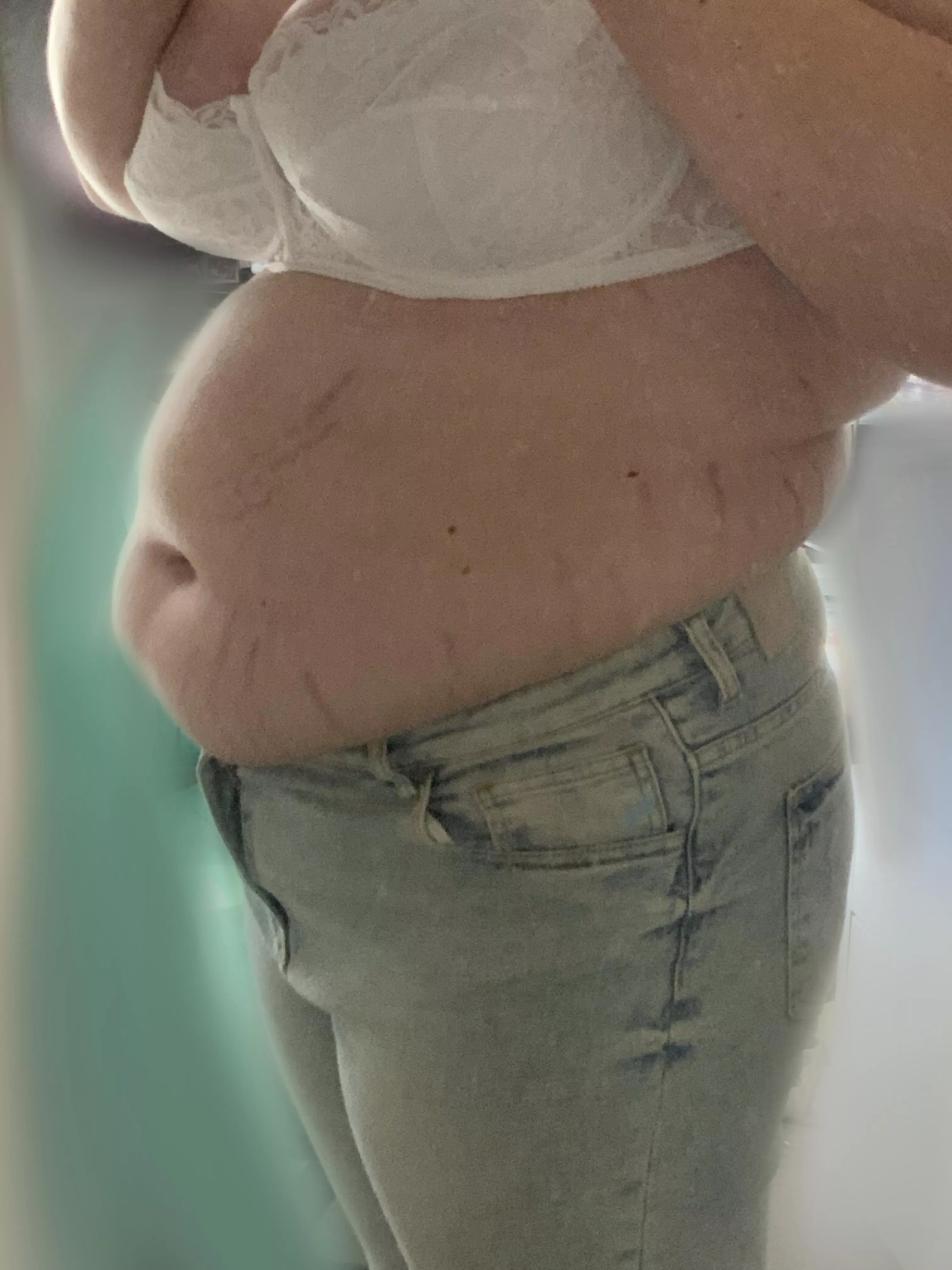 I swear this is my empty belly, still bloated from yesterday and wearing jeans 5 sizes too small,,,,