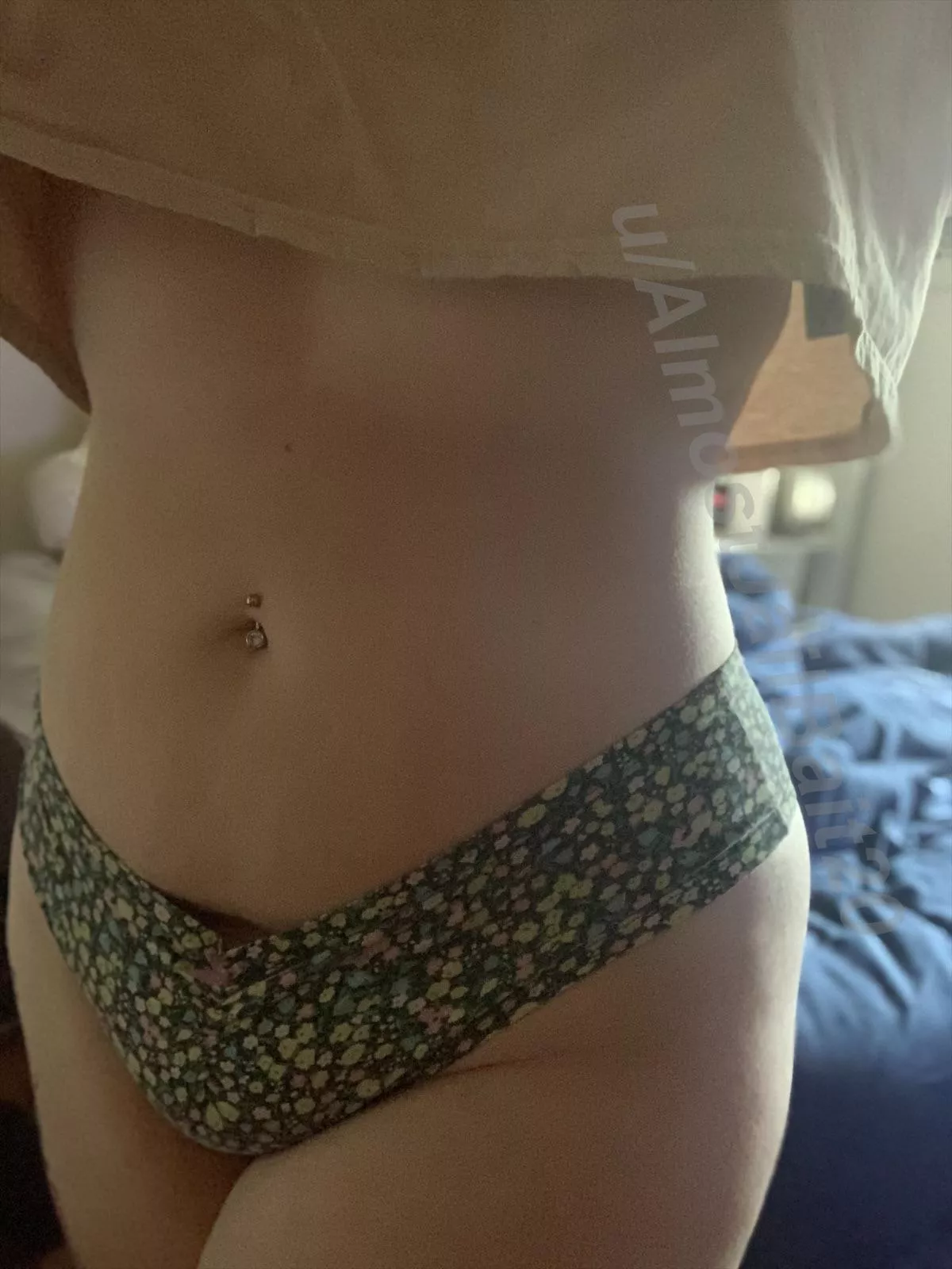 I think I have a cute tummy! [F] ðŸ¥°