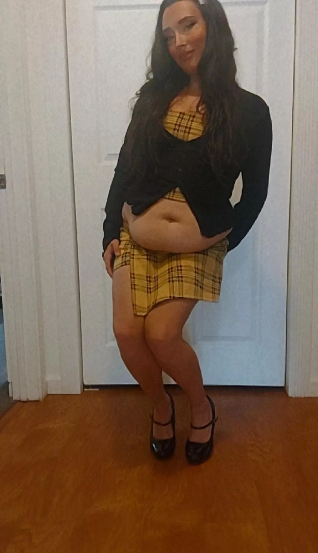 I think I like this school girl look..belly hanging over 🤩