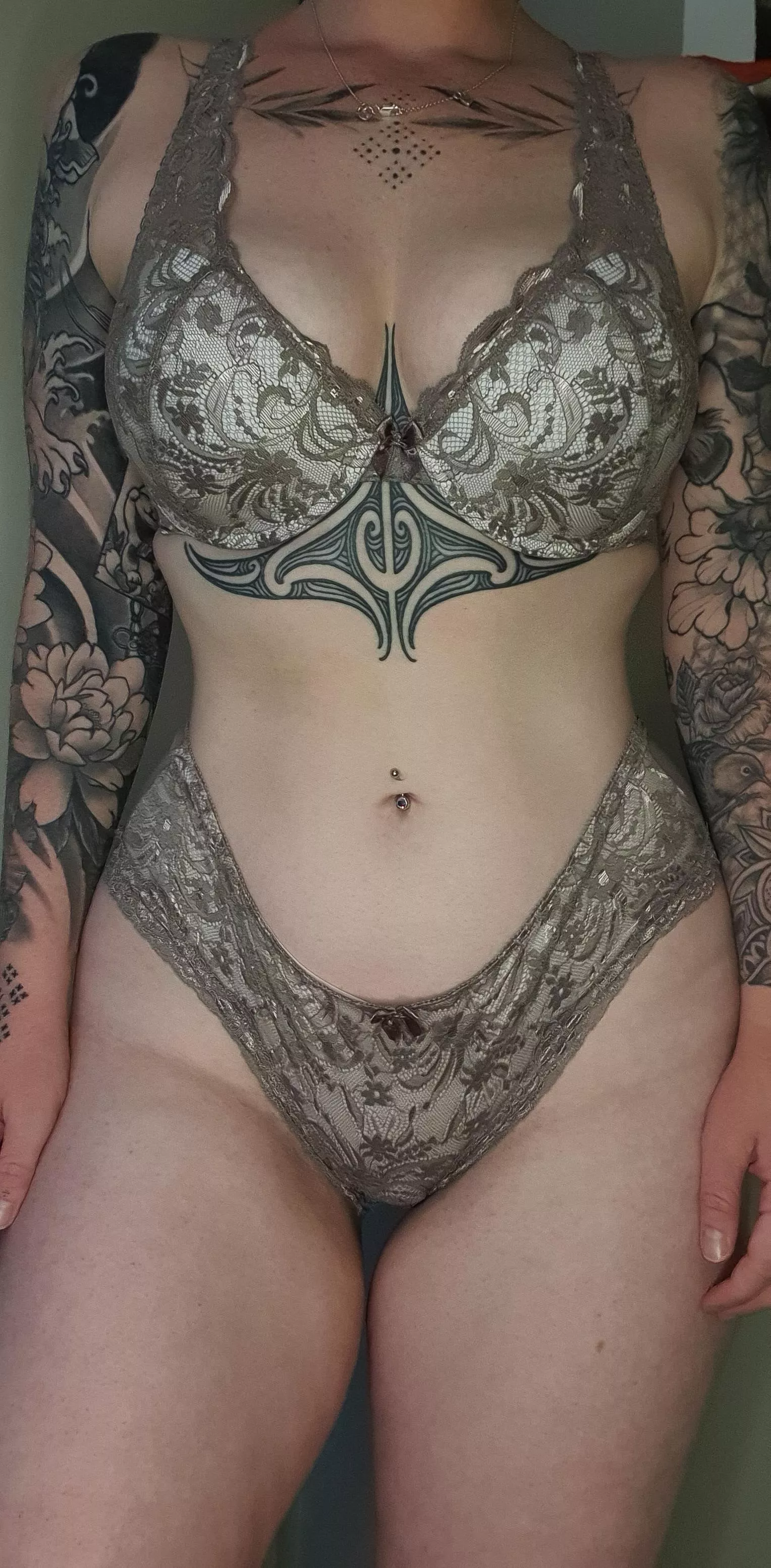 I think I need more tattoos... what do you think? 😘