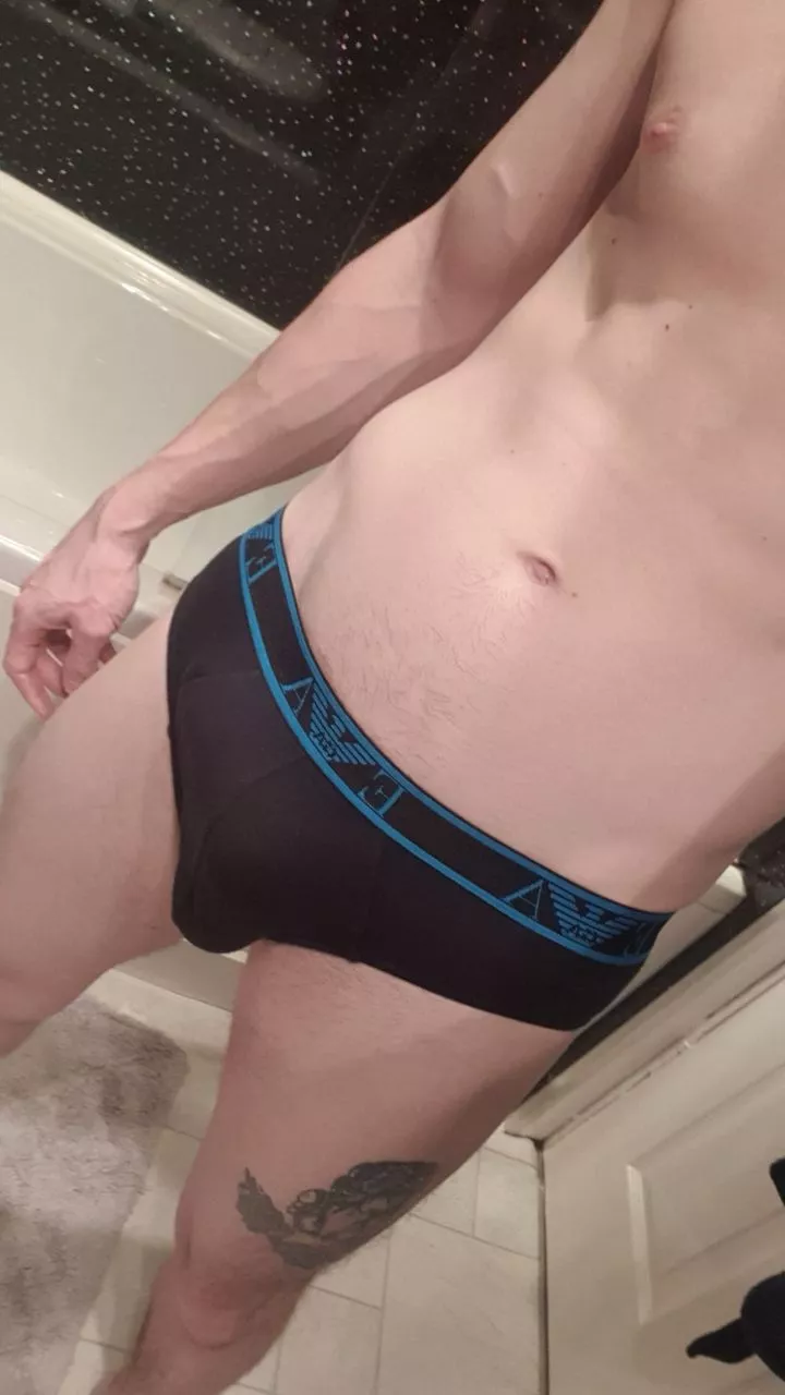 I think I quite like the briefs look.