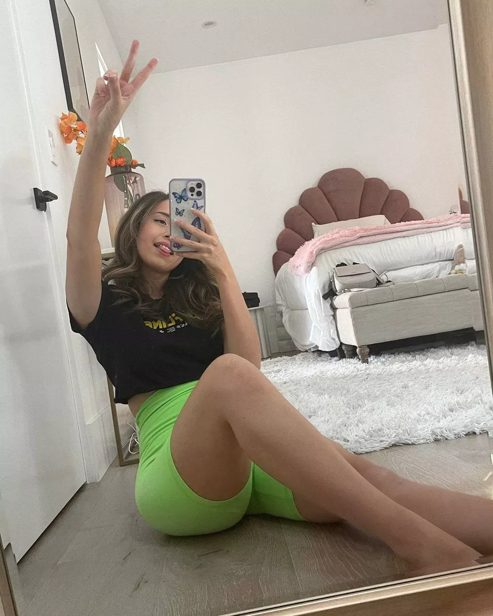 I wanna feel pokimane's thicc thighs and ass all over my face