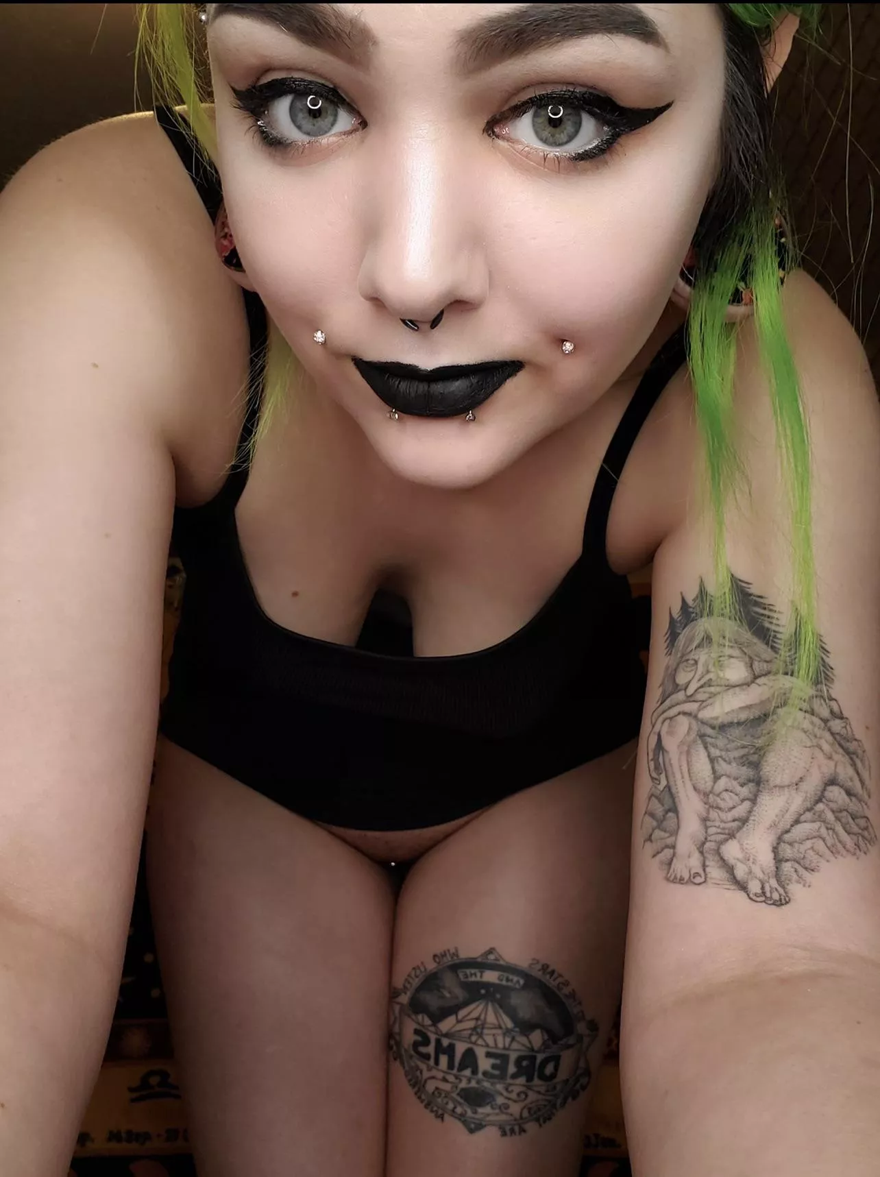 I want a new pathetic beta to play with. One to worship my body from foot to face and to torture his clit over it. I want to turn him into my drooling little slut, despreate for my humiliation. Telegram/Kik: daddyslittlekittyx [cam][vid][rate][pic] [domm