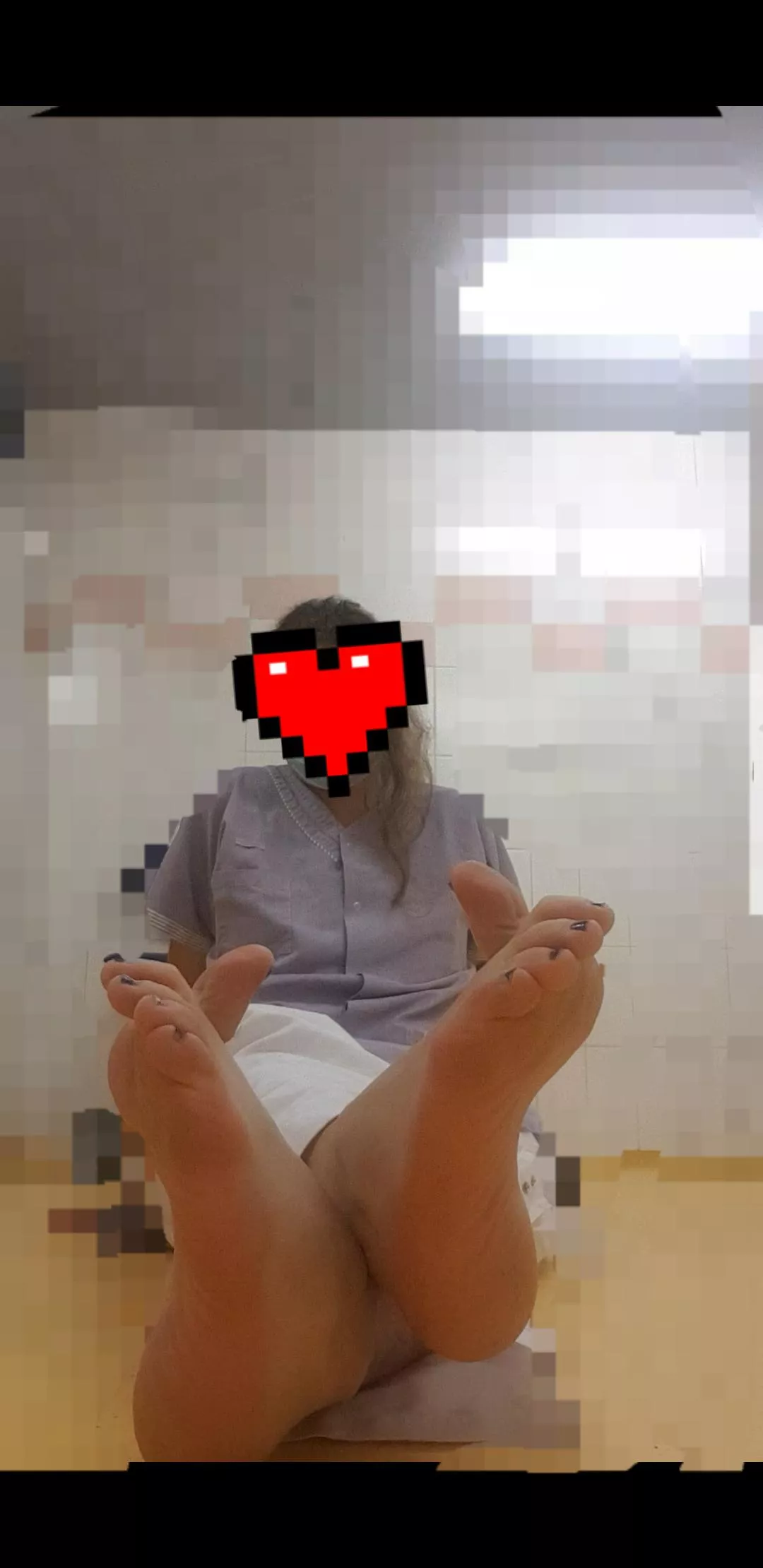 I want Someone to lick my feet and suck my toes