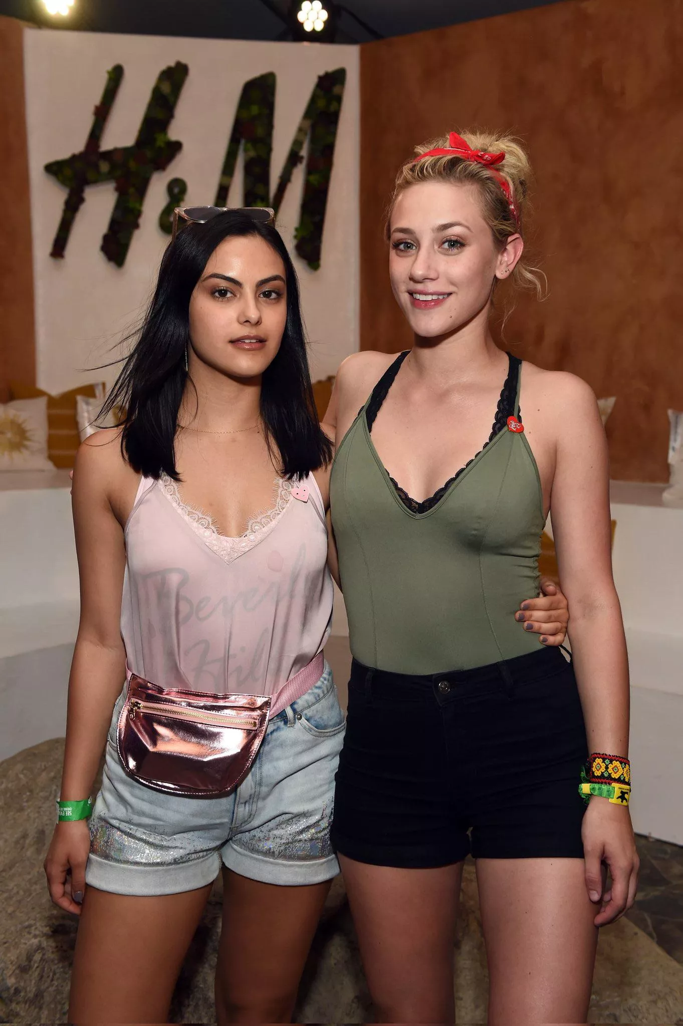 I want to have a threesome with Camila Mendes and Lili Reinhart, I want to cum on their gorgeous faces