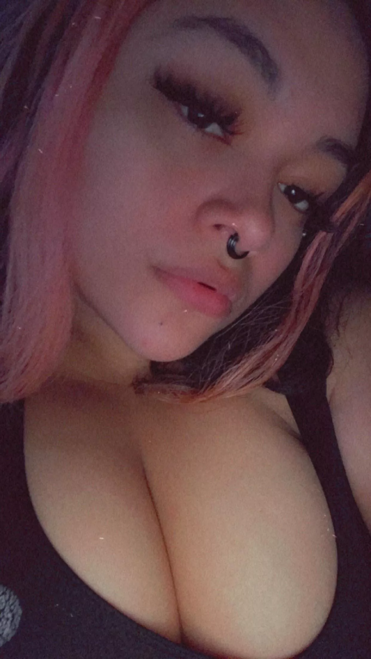 I want to smush your face with my titties 💕