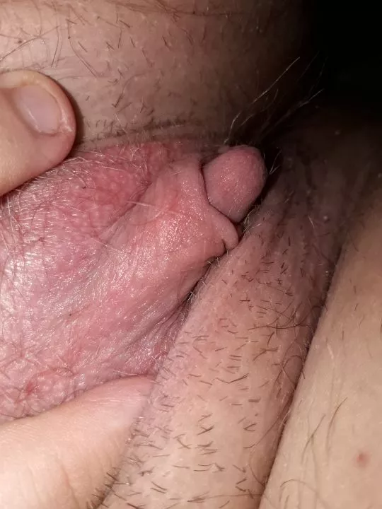 I wish someone would suck on my clit until I cum😫