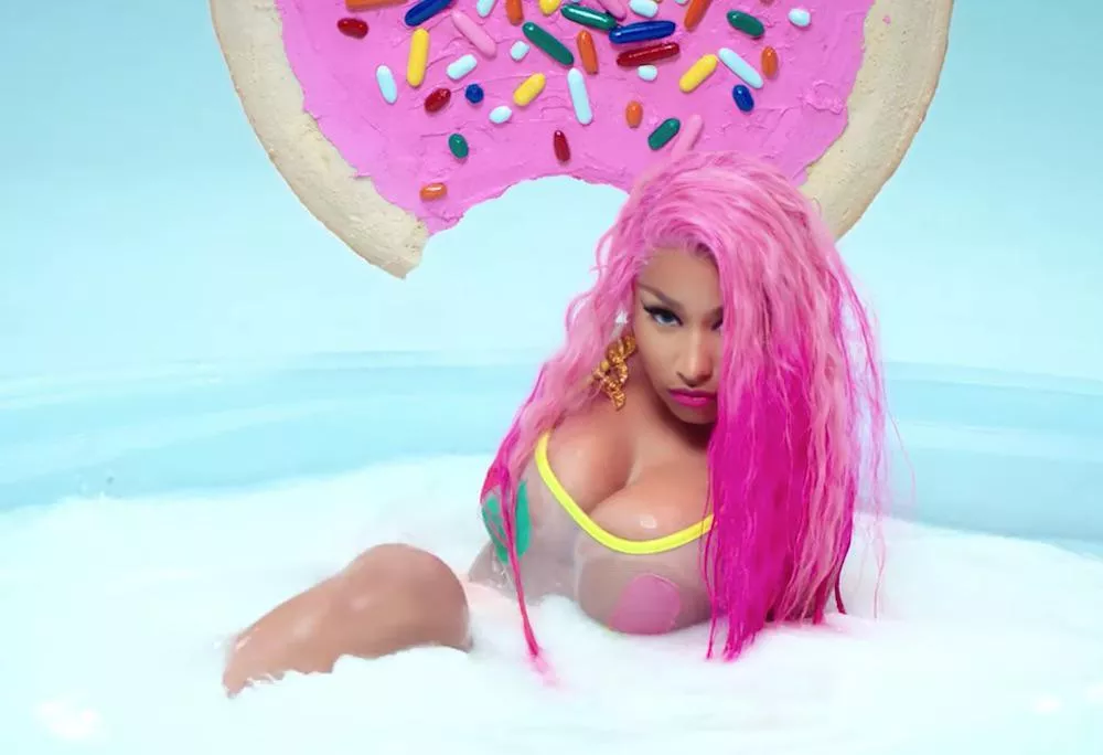 I would love to lick some frosting off of Nicki's asshole