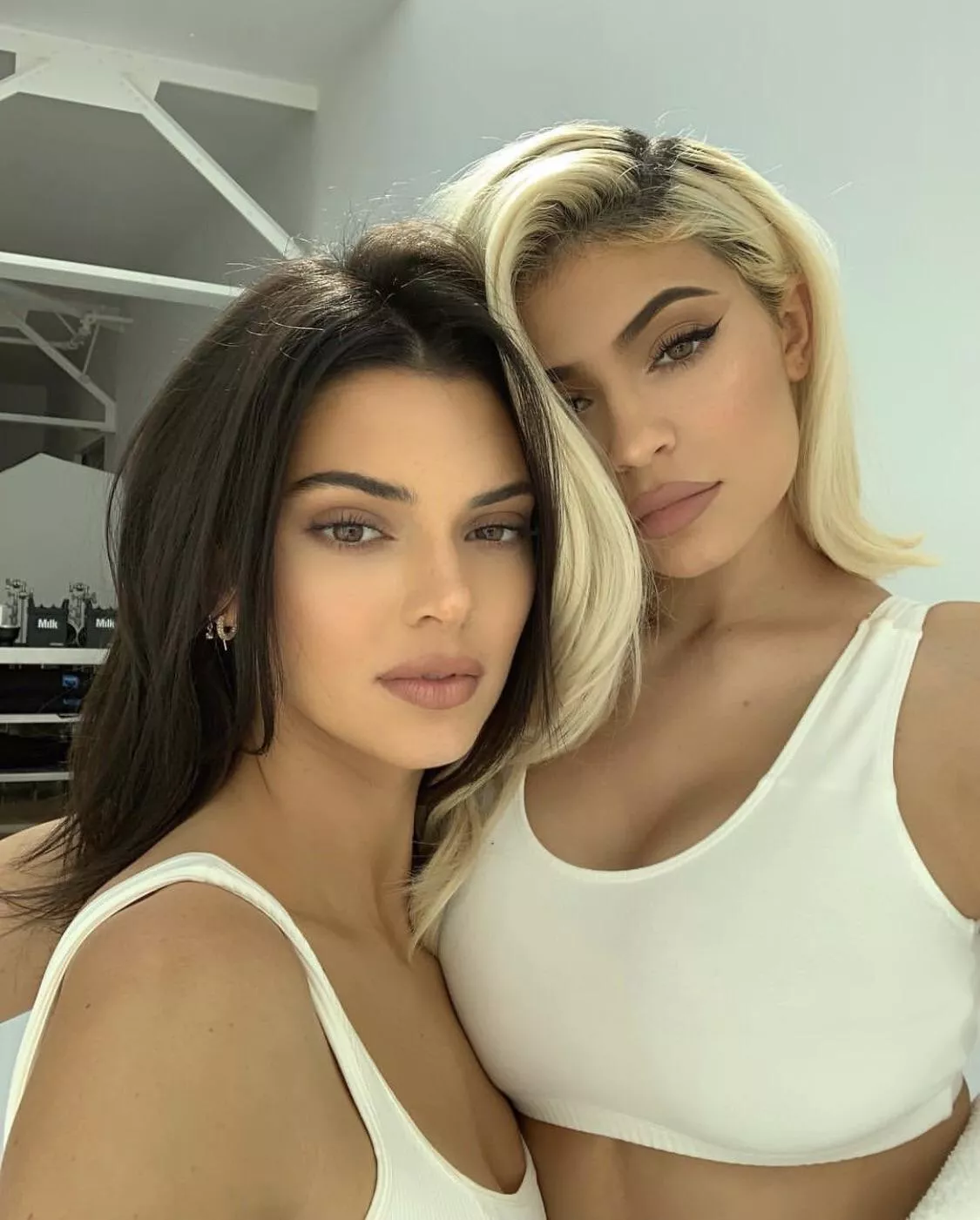 I'd love to worship goddess Kendall and Kylie Jenner