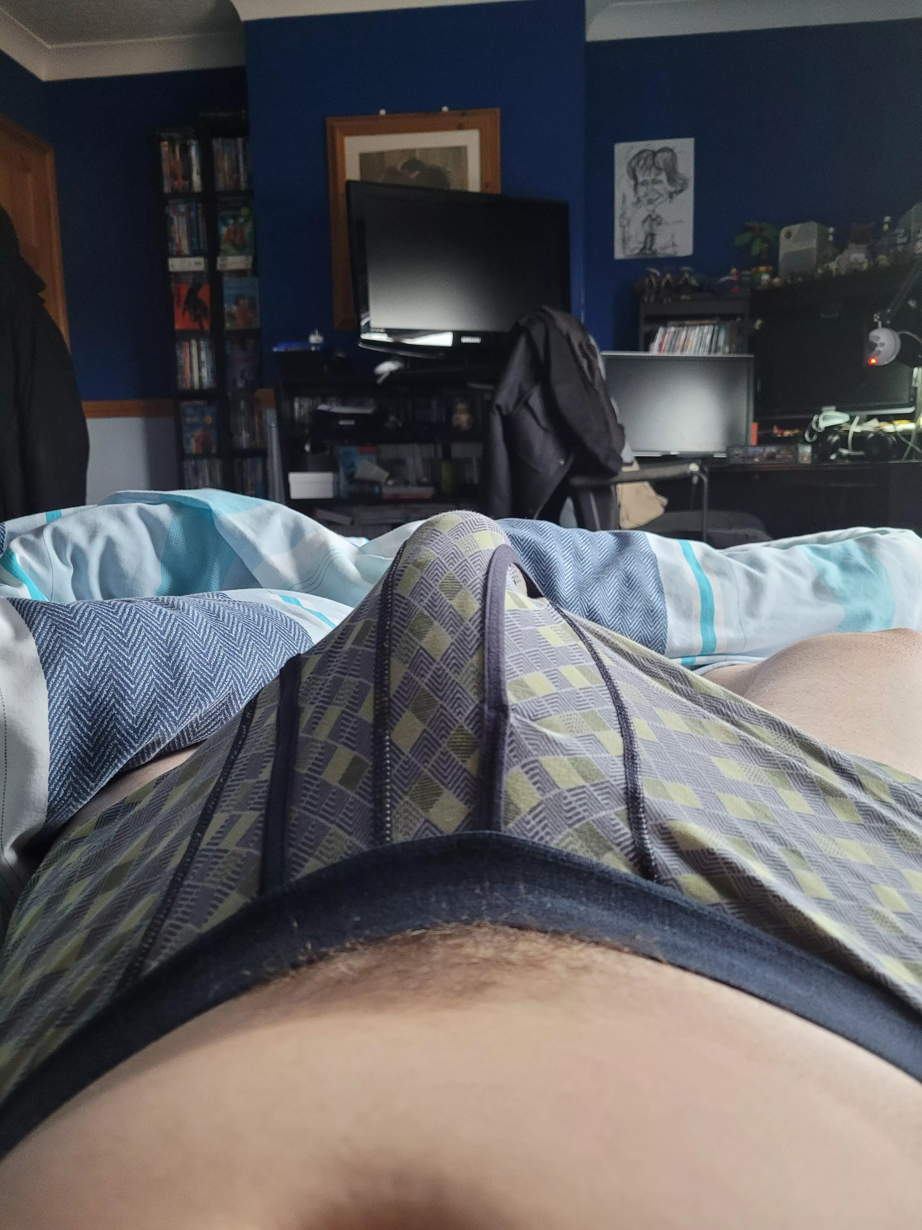 Idk do you think my morning bulge is noticeable?