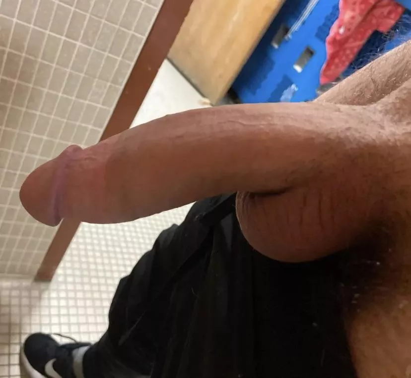 If I’m bigger than you then you have to suck me off in front of your girlfriend. Pm me and tell me what you think of this?