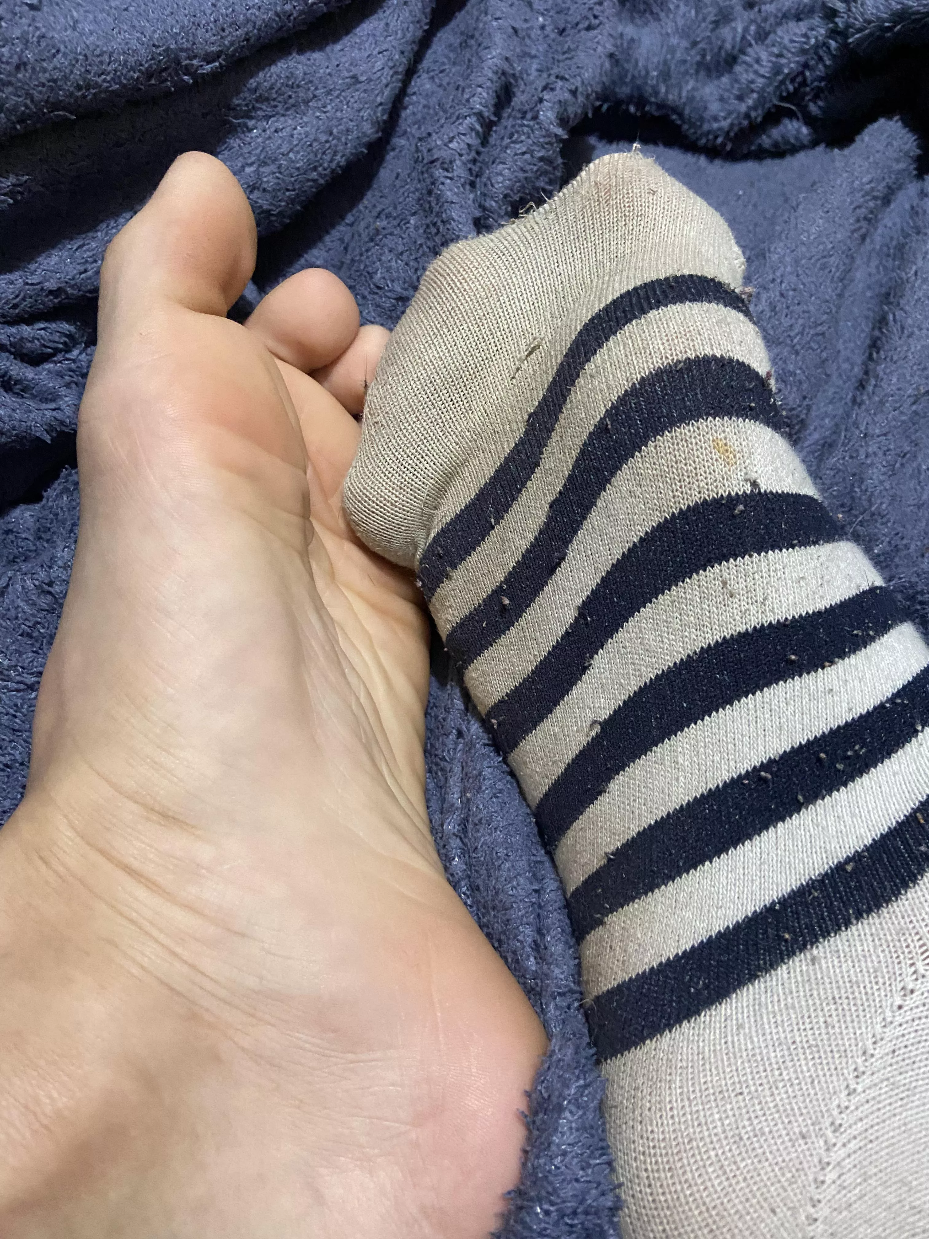 if the sock is that dirty, imagine how they smell 😈 dms/pms r welcome