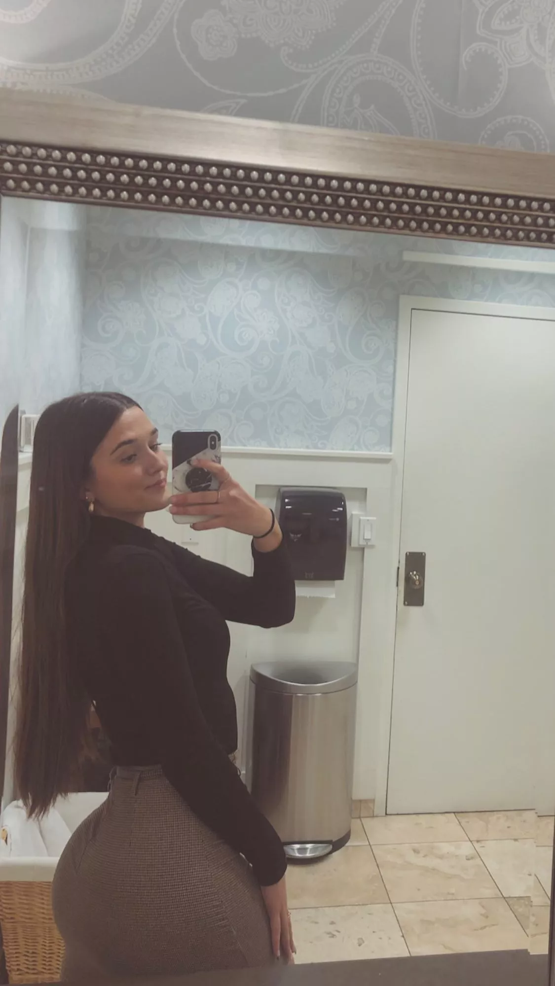 [IG] Bathroom Selfie