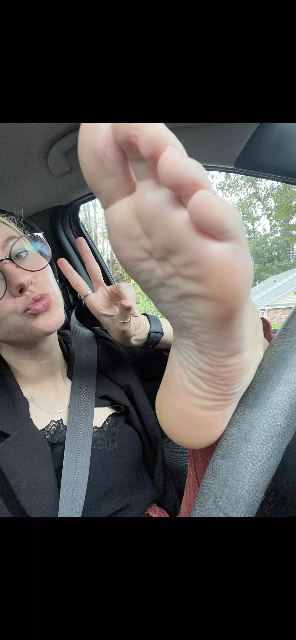 Iâ€™ll let you cum in my mouth if you worship my feet, deal?