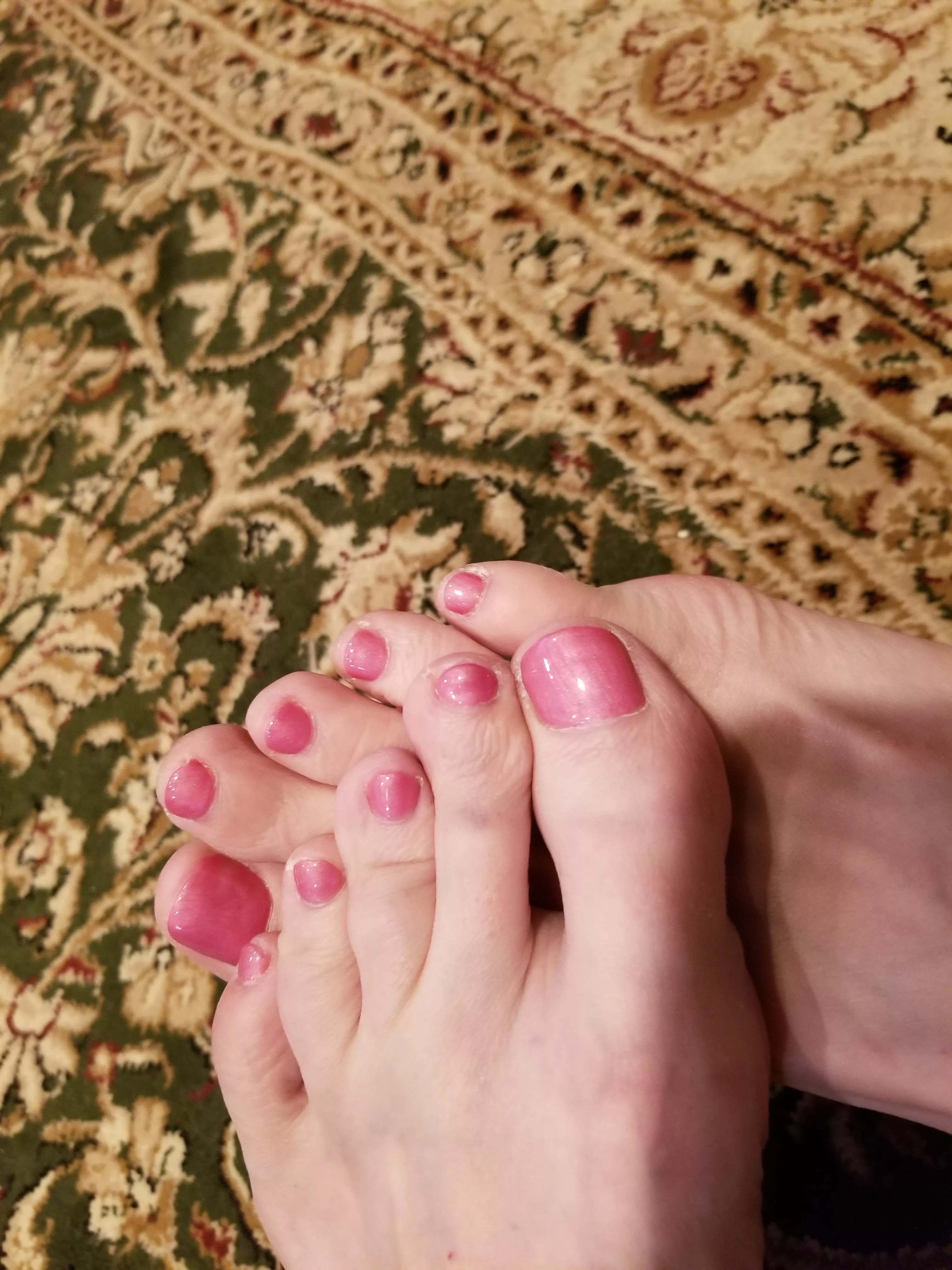 I'll probably post more pics of my feet.. but for now.. do you like my toes??